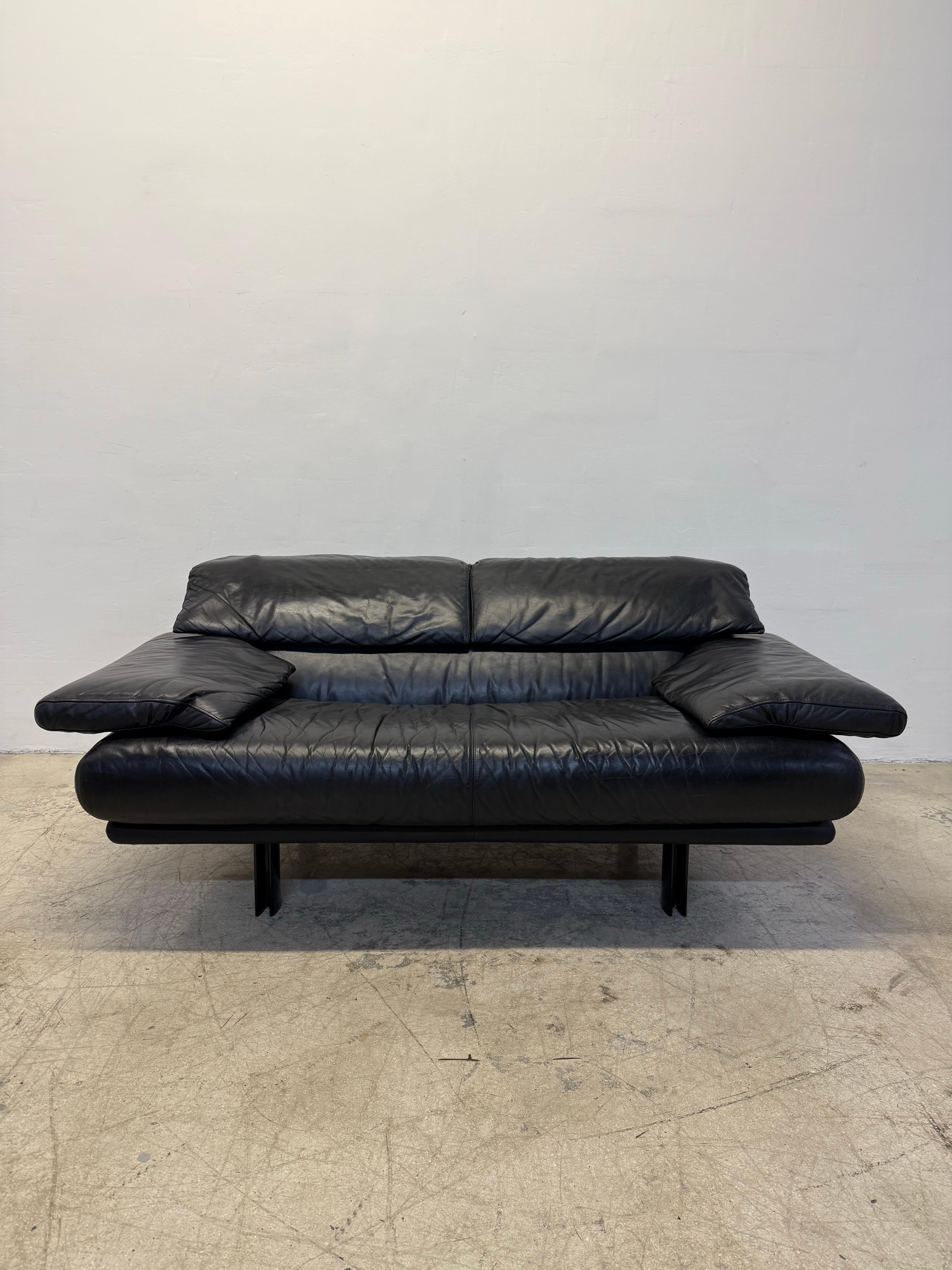 Black leather Alanda loveseat sofa with adjustable backrests and armrests designed by Paolo Piva for B&B Italia, 1980s.  This smaller version sofa with width of 68” comfortably seats 2 people and the adjustable backrests make for a perfect support