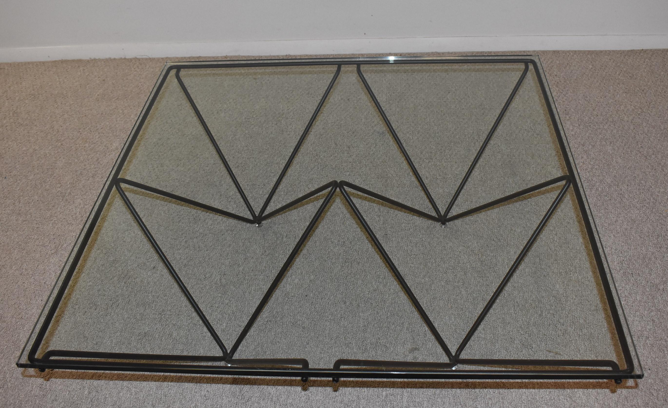 Moderne Table basse Paolo Piva Alanda avec plateau en verre transparent et fer géométrique en vente