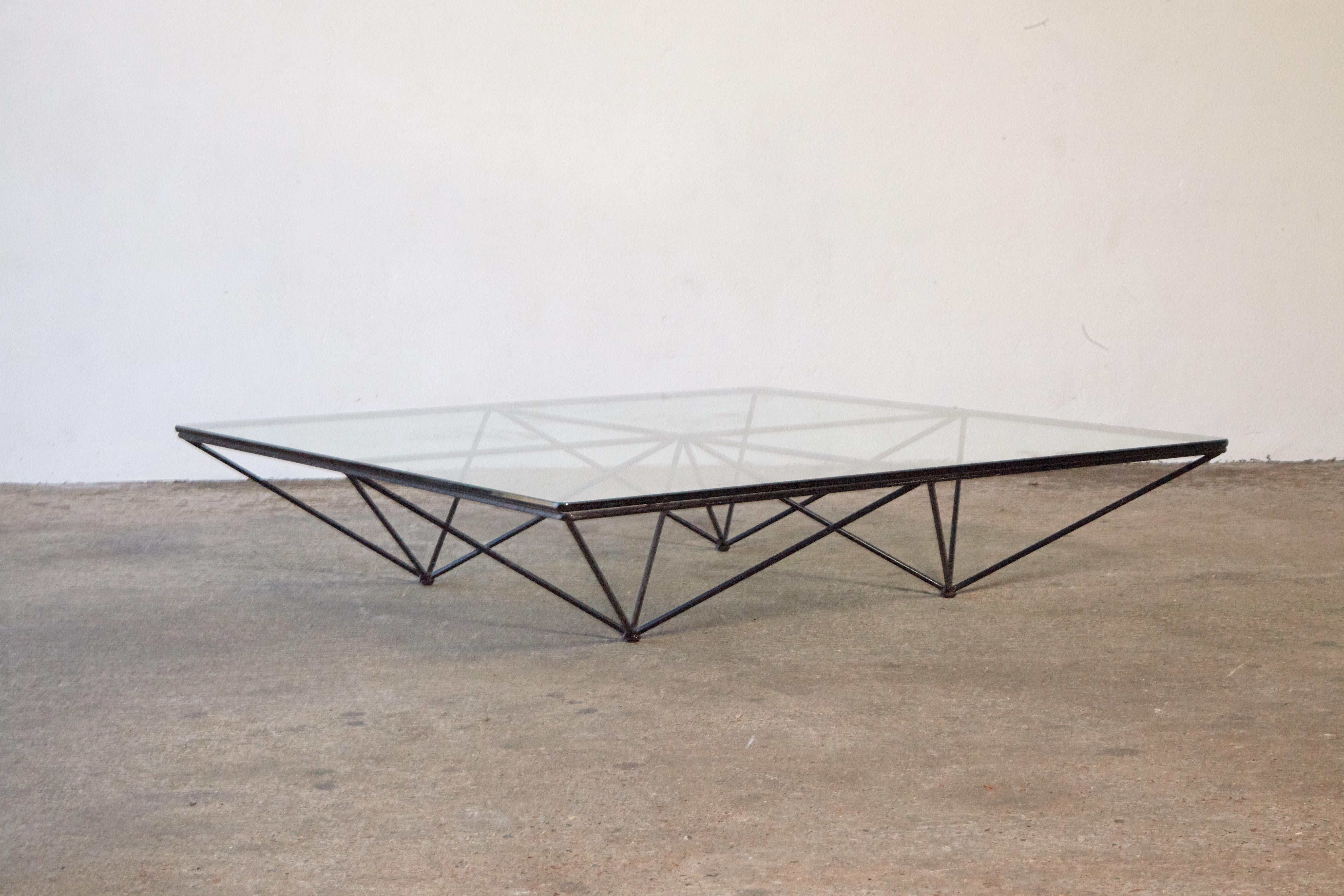 Paolo Piva Alanda geometric glass coffee table for B&B Italia, 1980s, Italy. In very good original vintage condition.