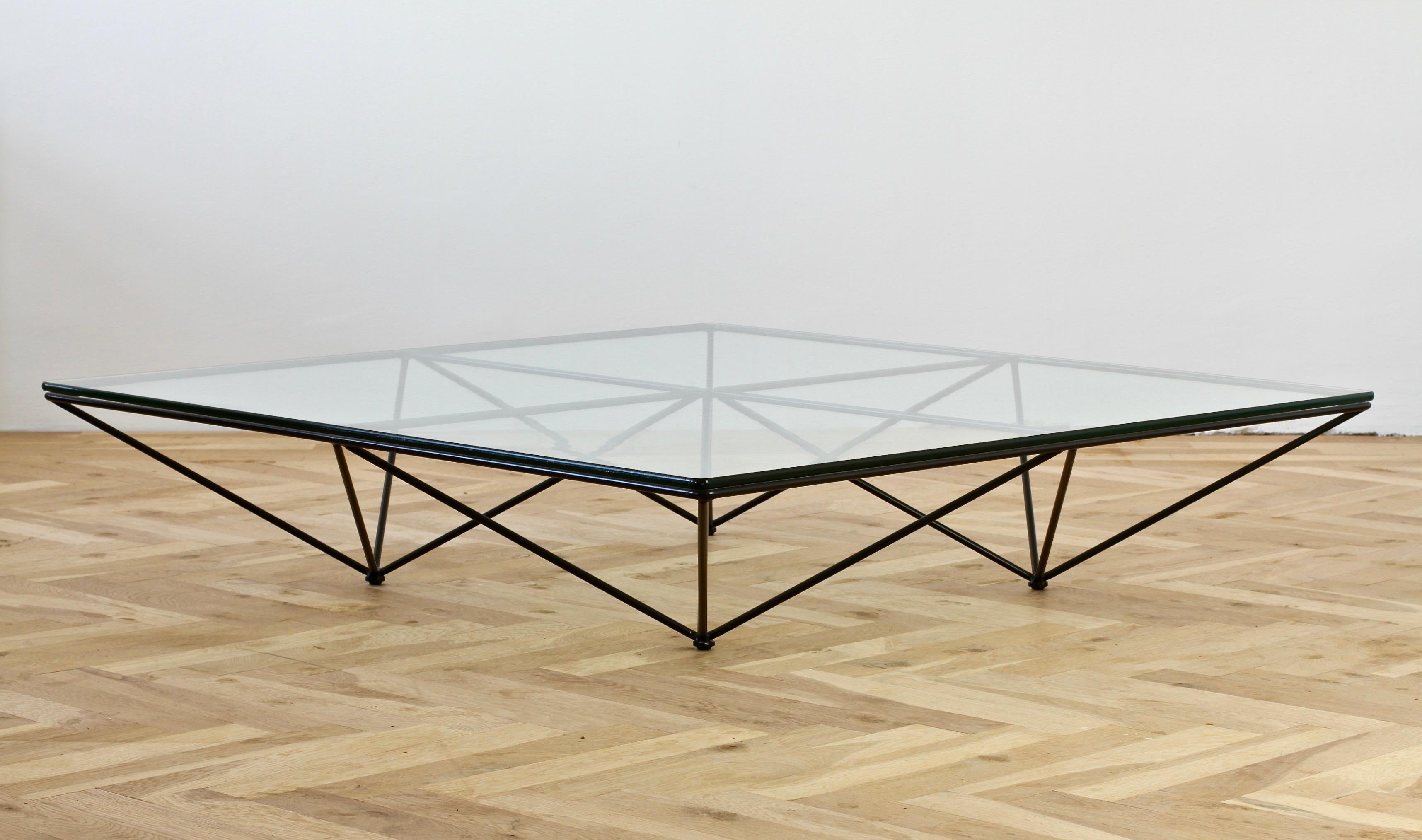 Paolo Piva 'Alanda' Low Glass Coffee Table for B&B Italia, 1982 In Good Condition In Landau an der Isar, Bayern