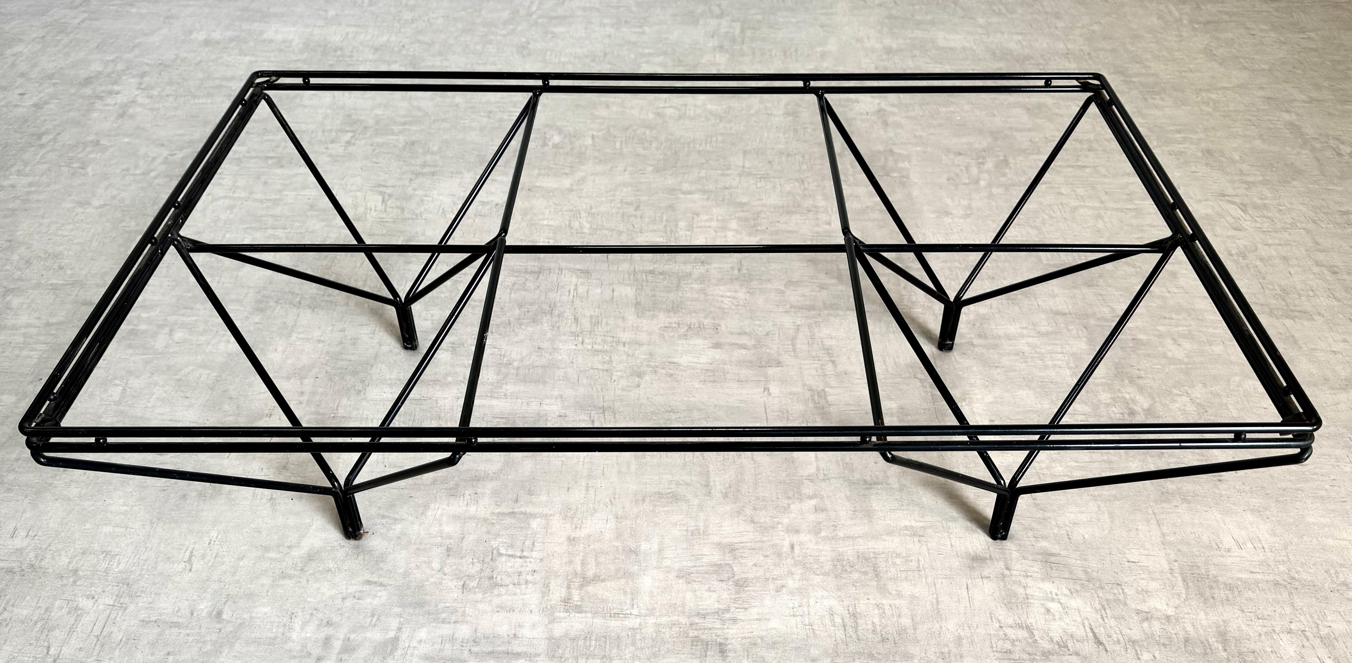 Blackened wrought iron coffee table made in Italy in 1980s. In the same style as Paolo Piva's 