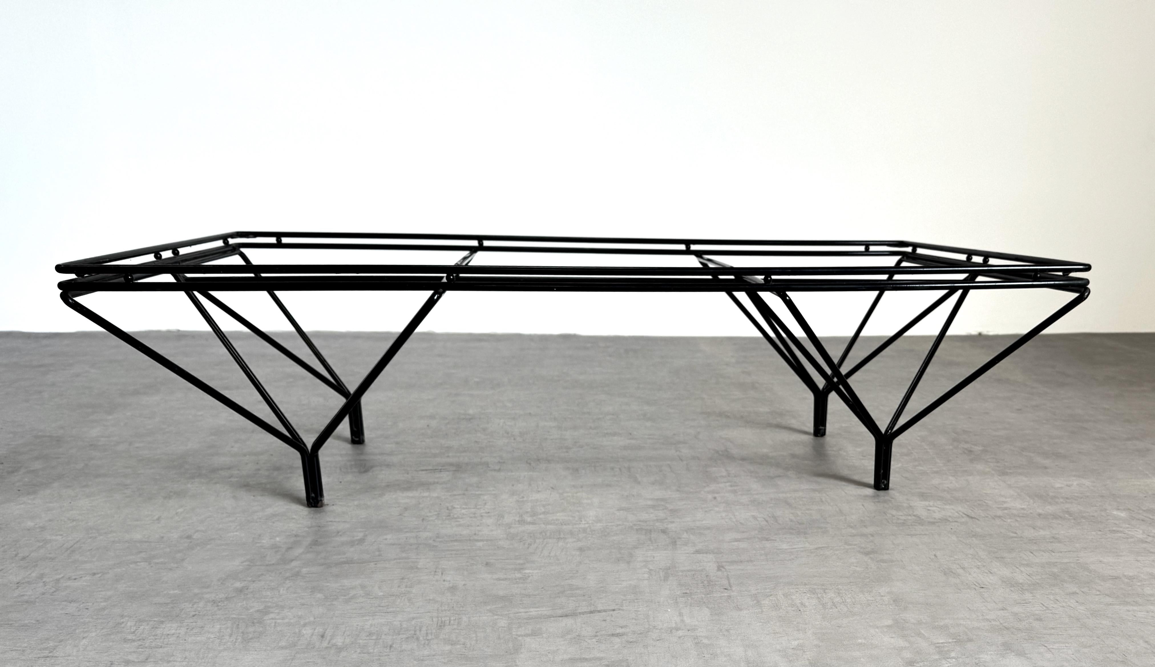 Paolo Piva Alanda Style Coffee Table, Black Iron, Italy 1980s In Good Condition For Sale In Grand Cayman, KY