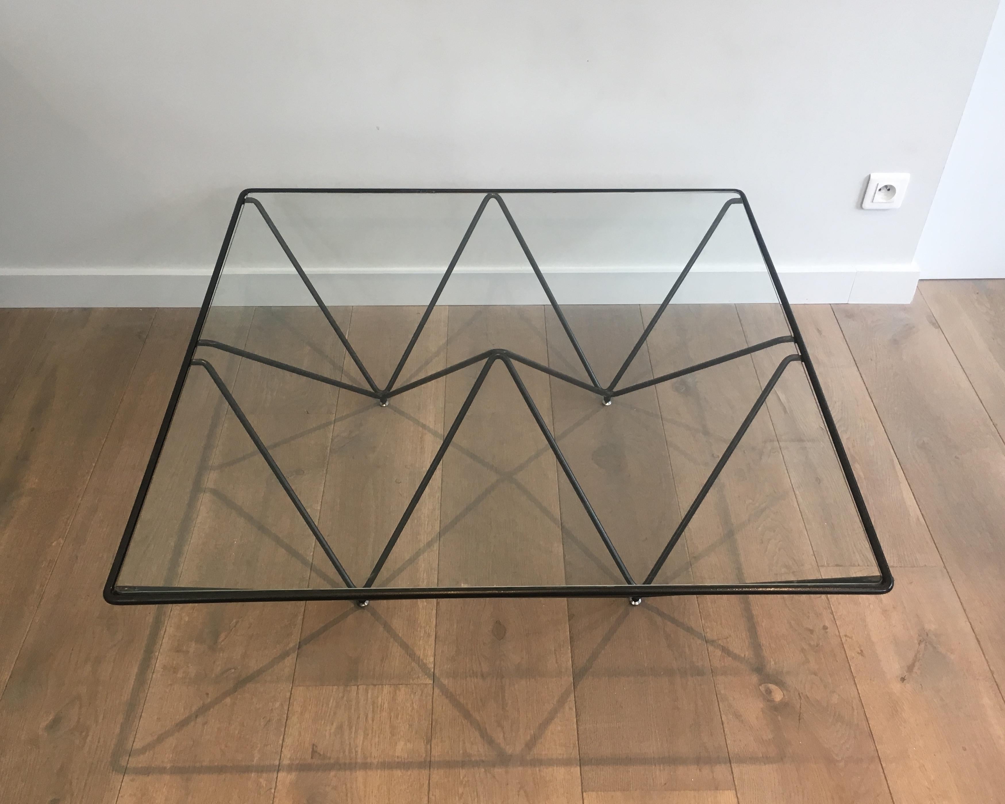 This very nice coffee table is made of black lacquered metal. It has a pyramidal shape with a clear glass on top. This is an iconic model in the style of famous Italian designer Paolo Piva, Italy, circa 1970.