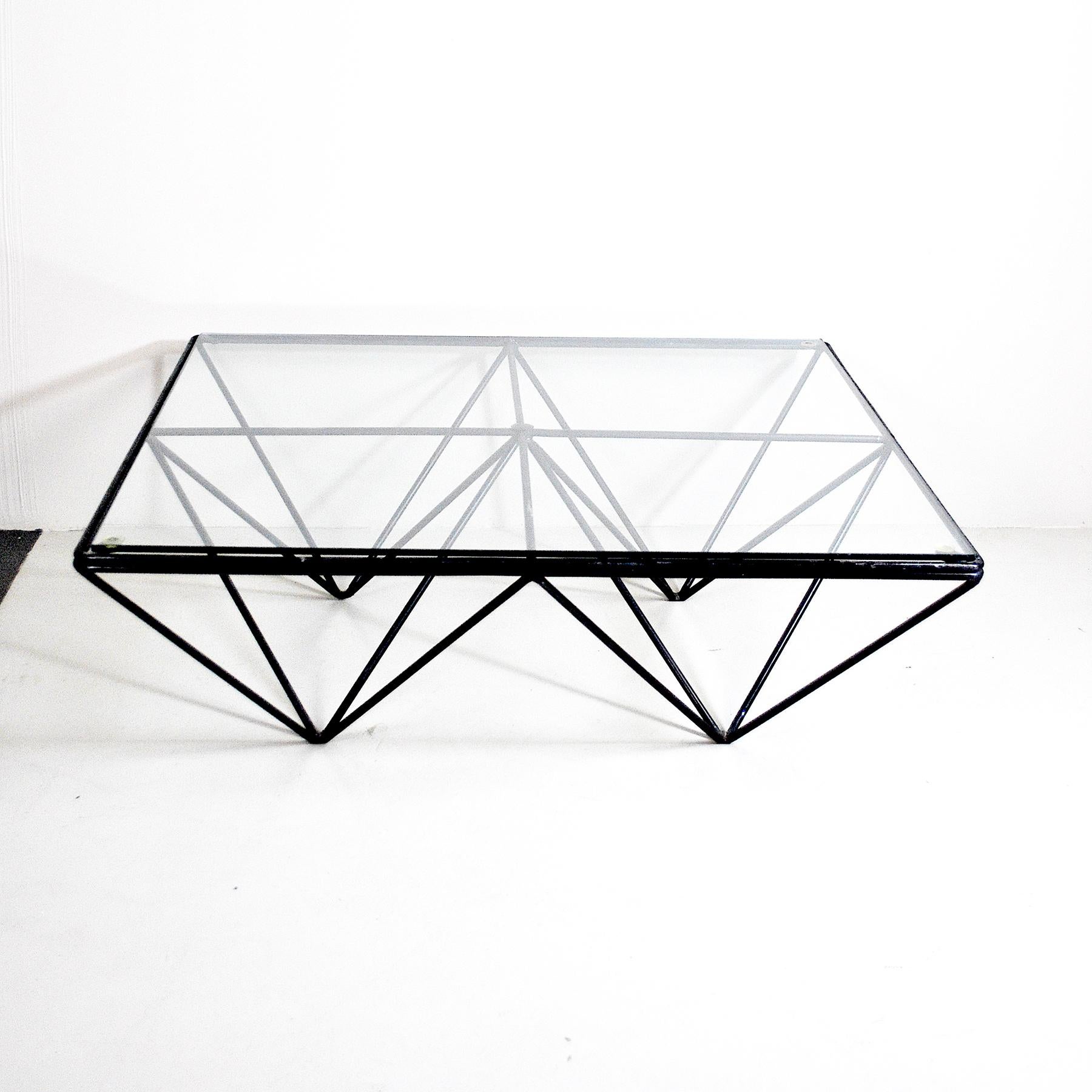 A Classic of Italian design from the 1980s. Coffee table Alanda by Paolo Piva for B&B.