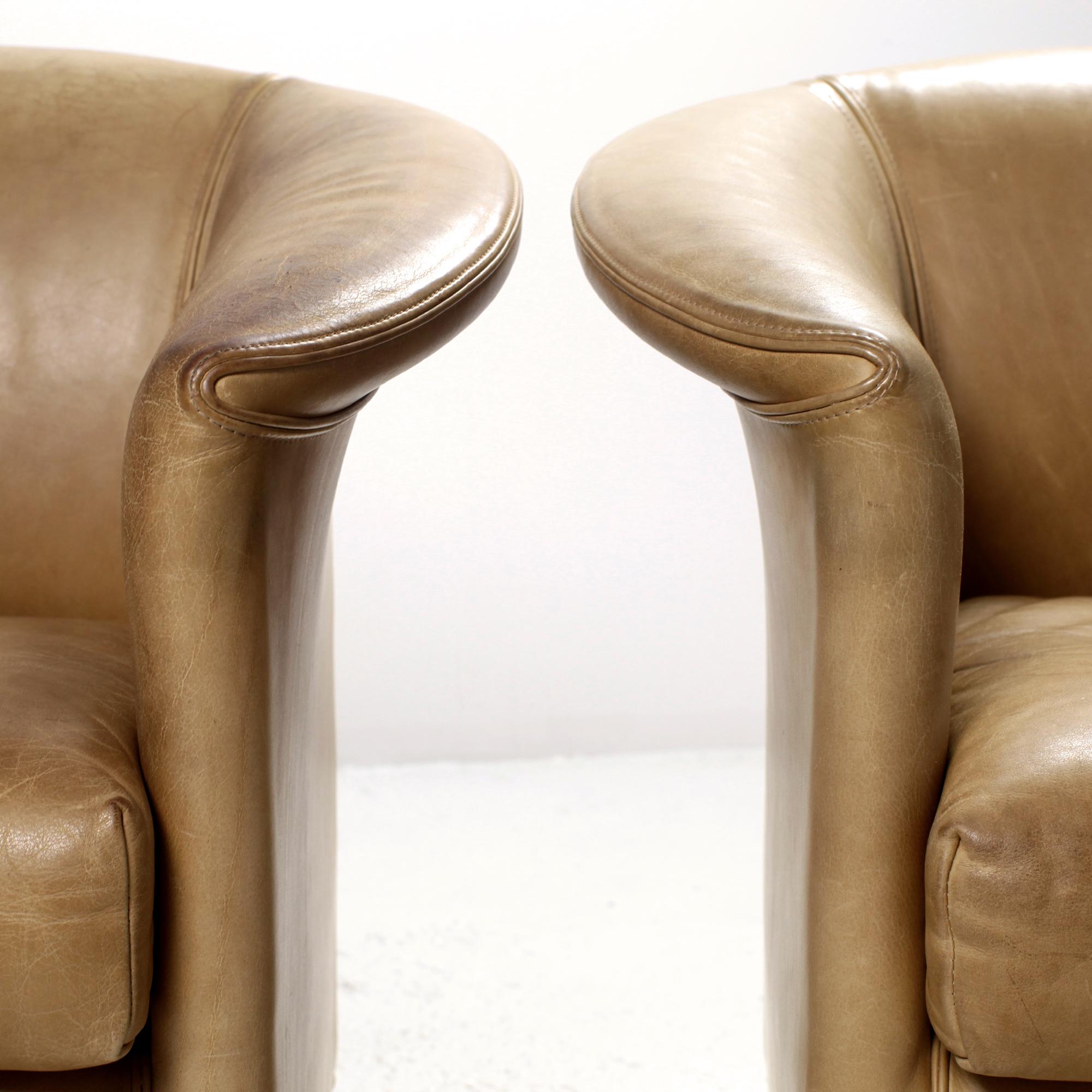 Paolo Piva Pair of Leather Cocktail Armchair Model Aura for Wittmann 1980s For Sale 4