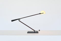 Paolo Rizzatto modello 613 lampada da scrivania in rosso Arteluce Italia 1975