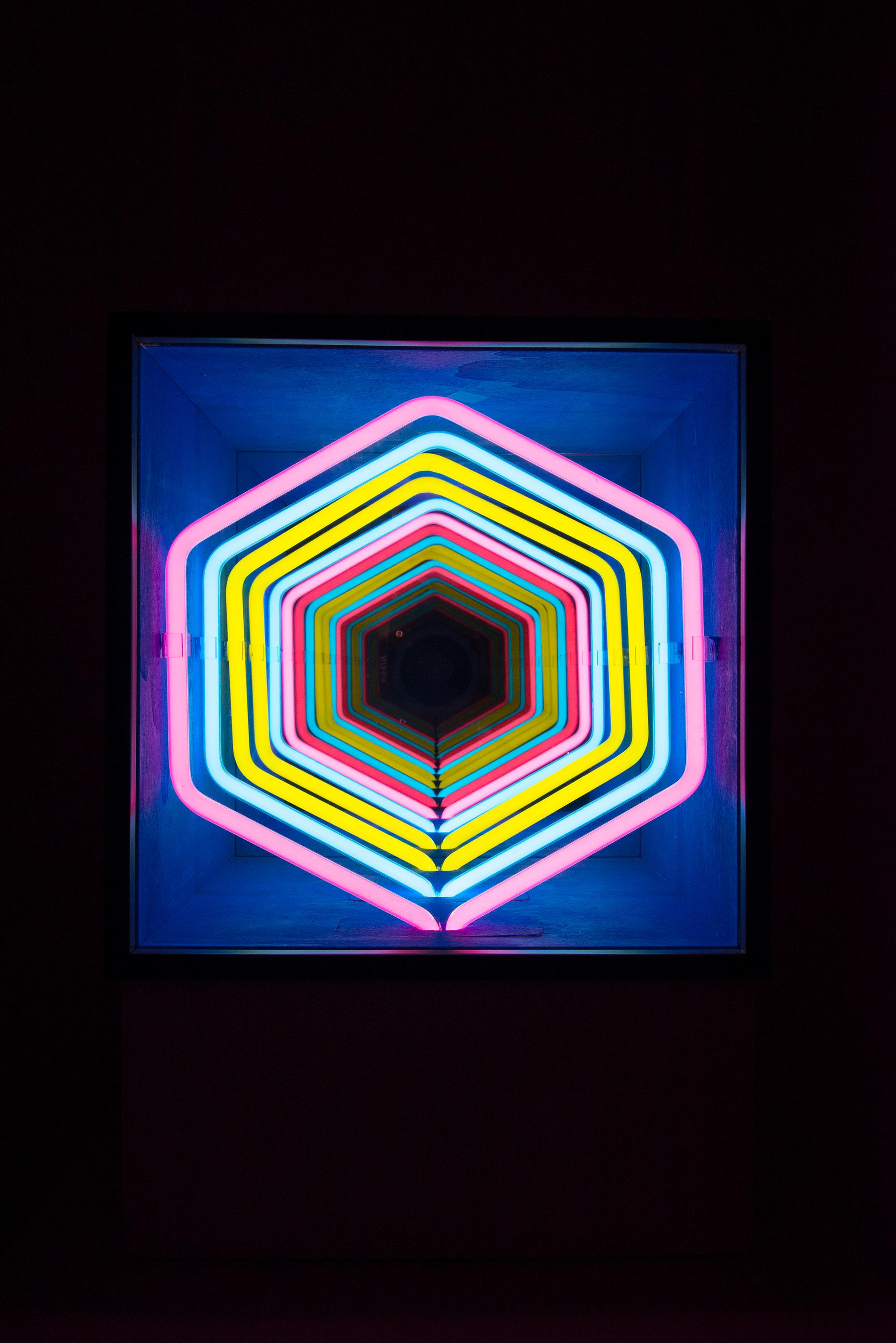 Paolo Scirpa was among the first Italian artists in the 1970s to start experimenting with works focused on light and space. He became famous and recognised by creating the Ludoscopi series, works with three-dimensional environments shapes realized