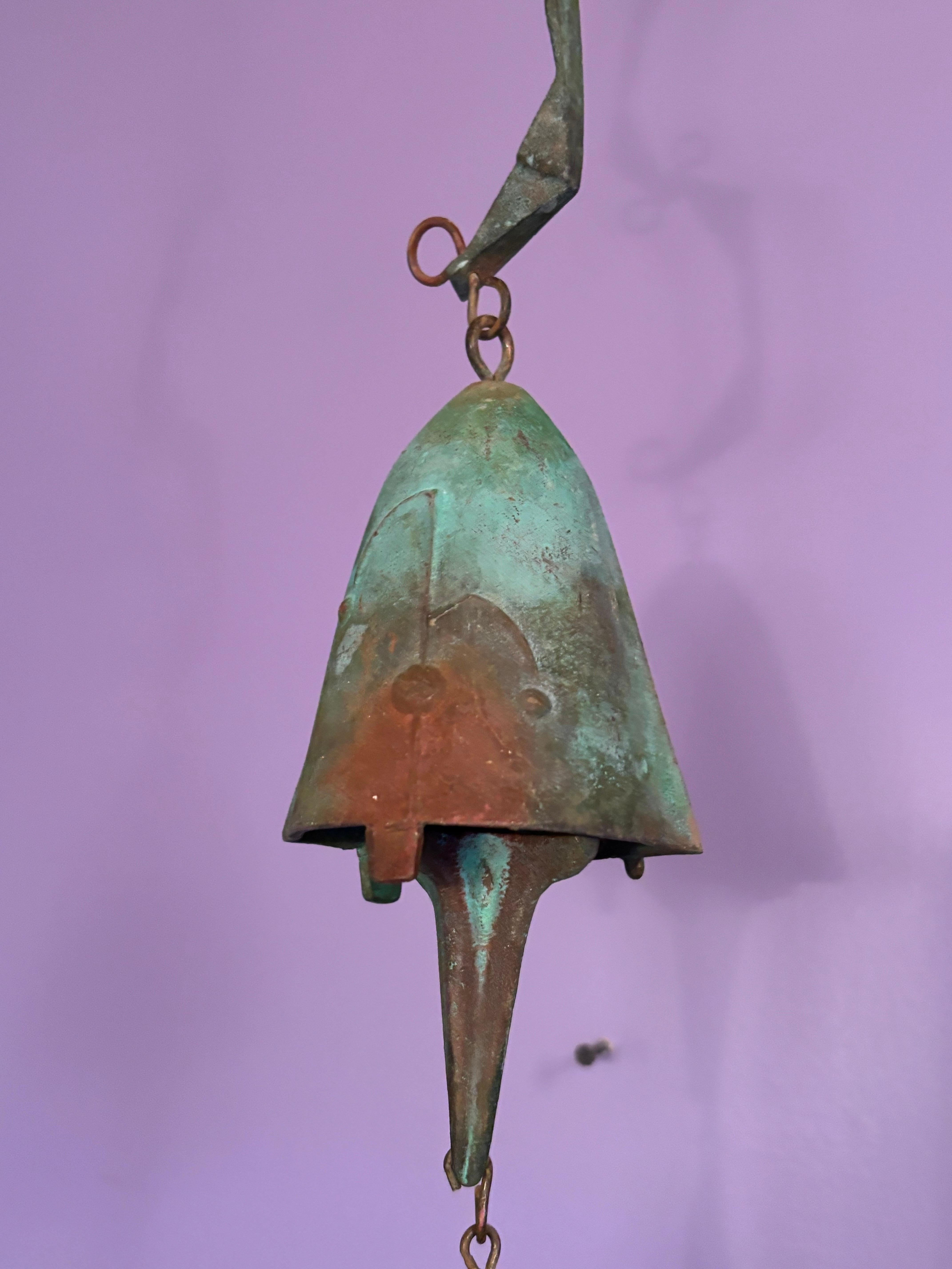 Paolo Soleri Bronze Bell.  Nice example with his signature chain link.  Copper Fin is in good shape as well.  Check out my other two Bell Listings!