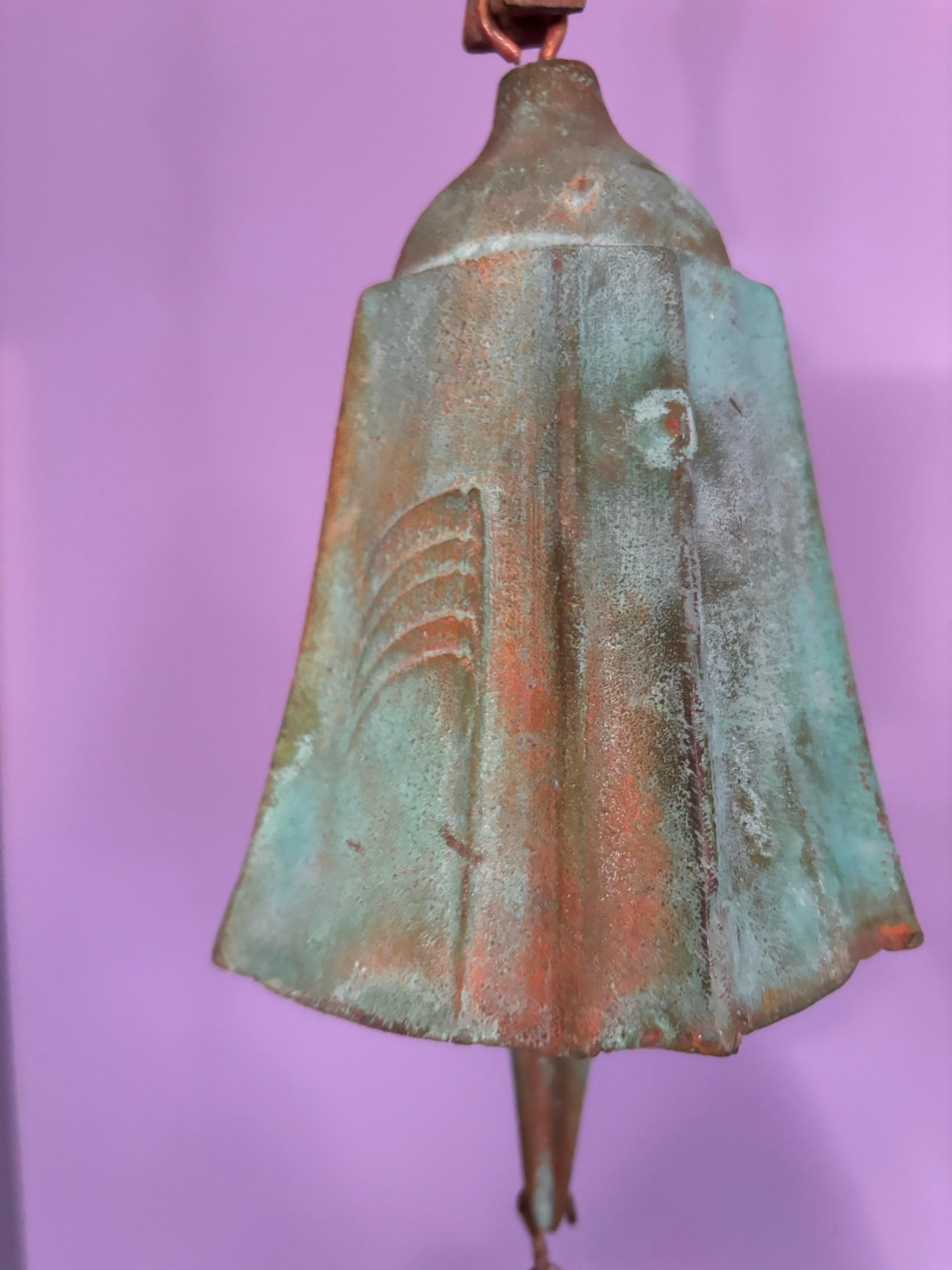 Campana de bronce Paolo Soleri.  Bonita forma original.  Consulta mis otros anuncios para ver otras dos campanas.