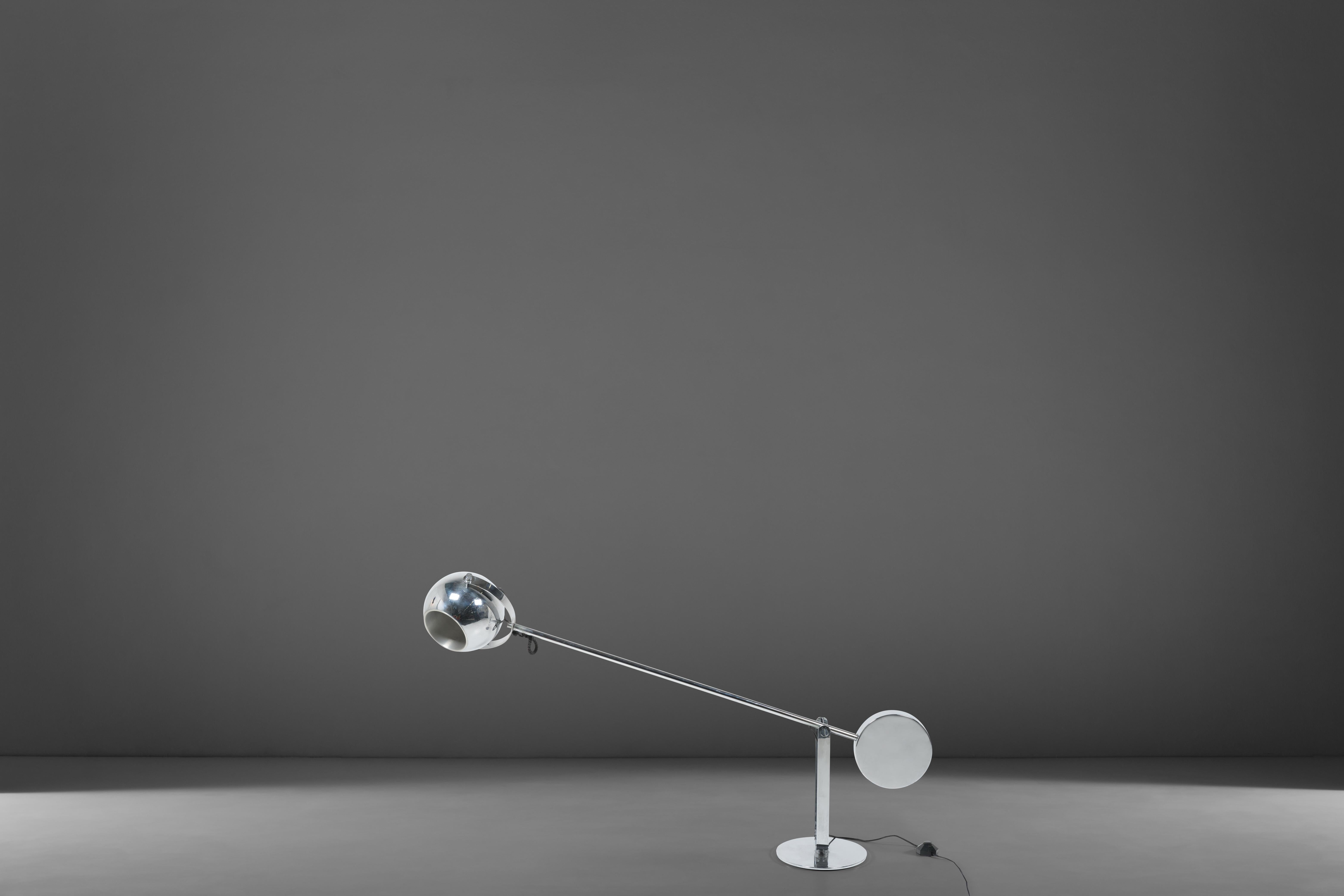Adjustable floor lamp mode S3 designed by Paolo Tilche for Sirrah, Italy, 1972. Perfectly balanced both in terms of functionality and aesthetic thanks to its counter weight base, this wonderful floor lamp produce a nice spherical light when changed