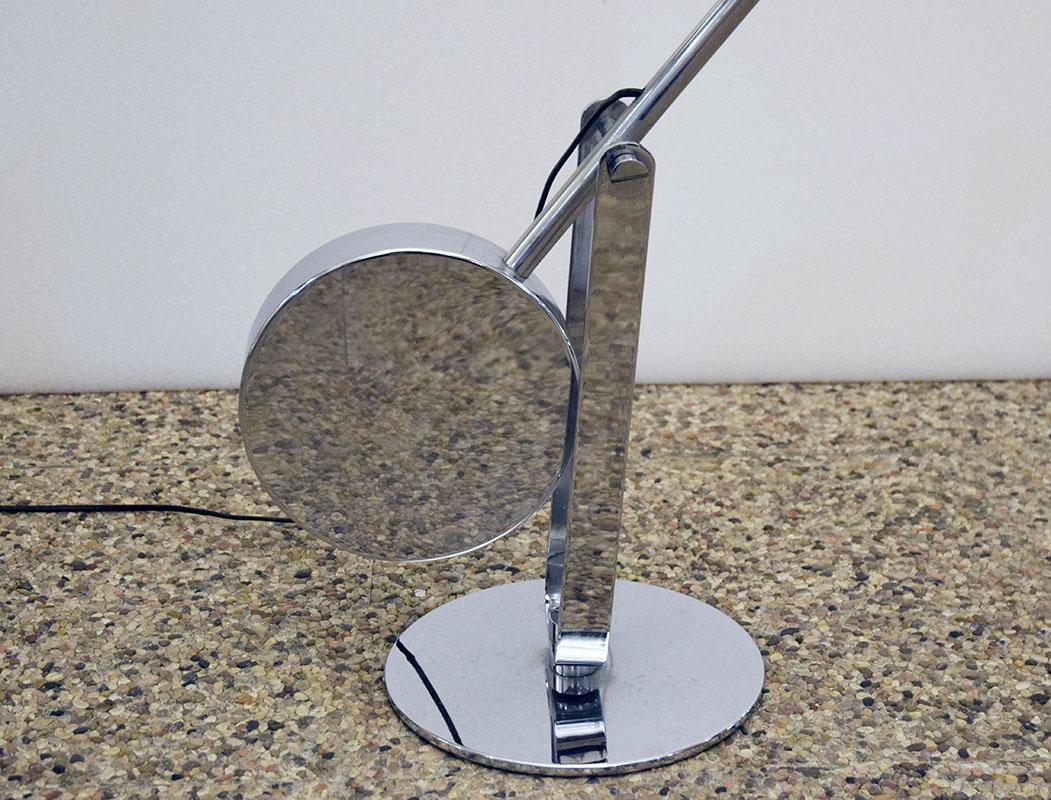 Lampada da terra inclinabile in metallo cromato di Paolo Tilche, anni '70 in vendita 2