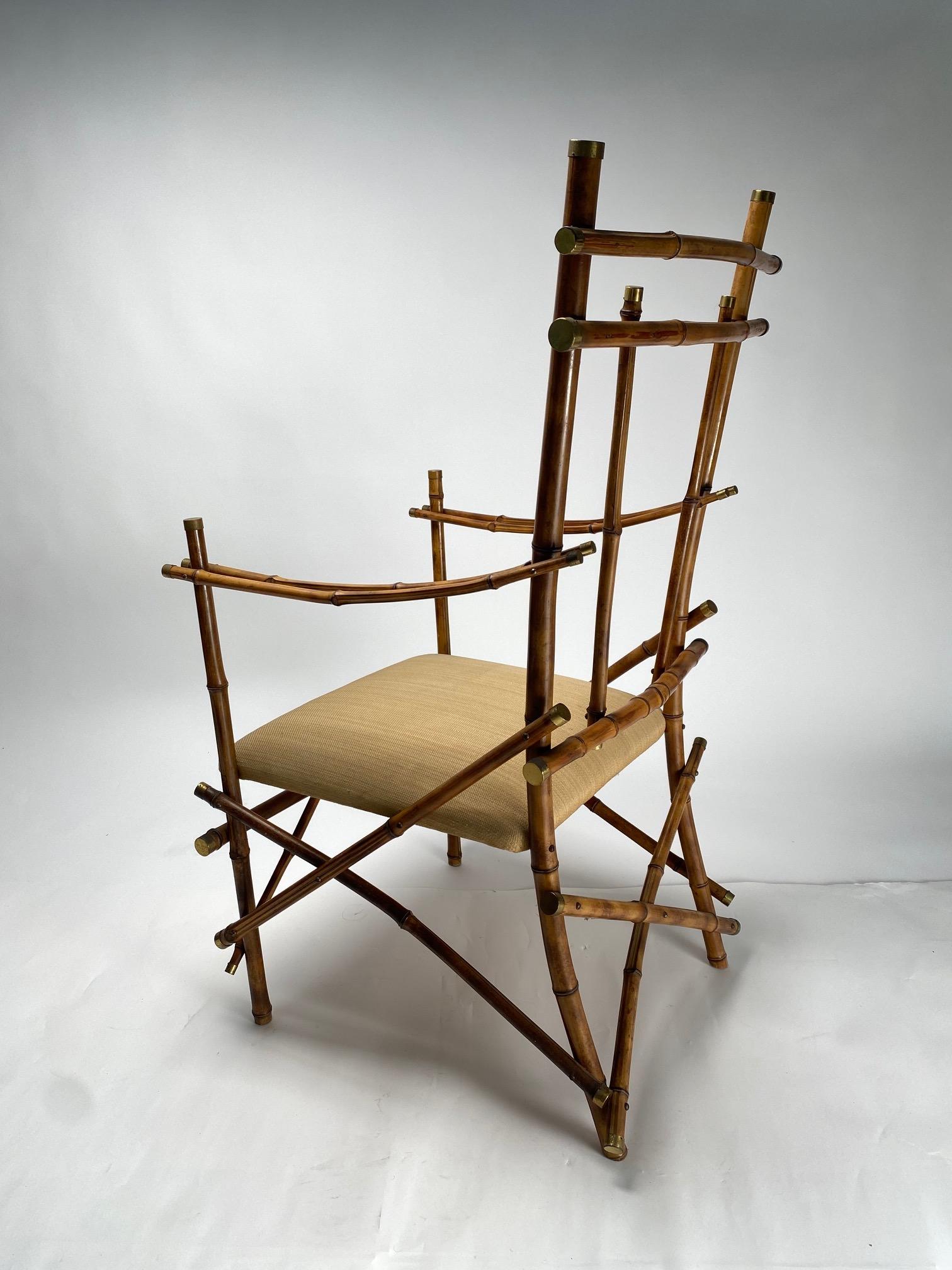 Laiton Paire de fauteuils et table basse Paolo Traversi, bambou et laiton, Italie en vente