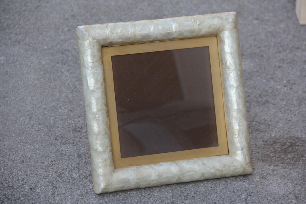 Paolo Traversi Photo Frame Mother of Pearl with Brass Design Gold Italian, 1970 In Good Condition For Sale In Palermo, Sicily