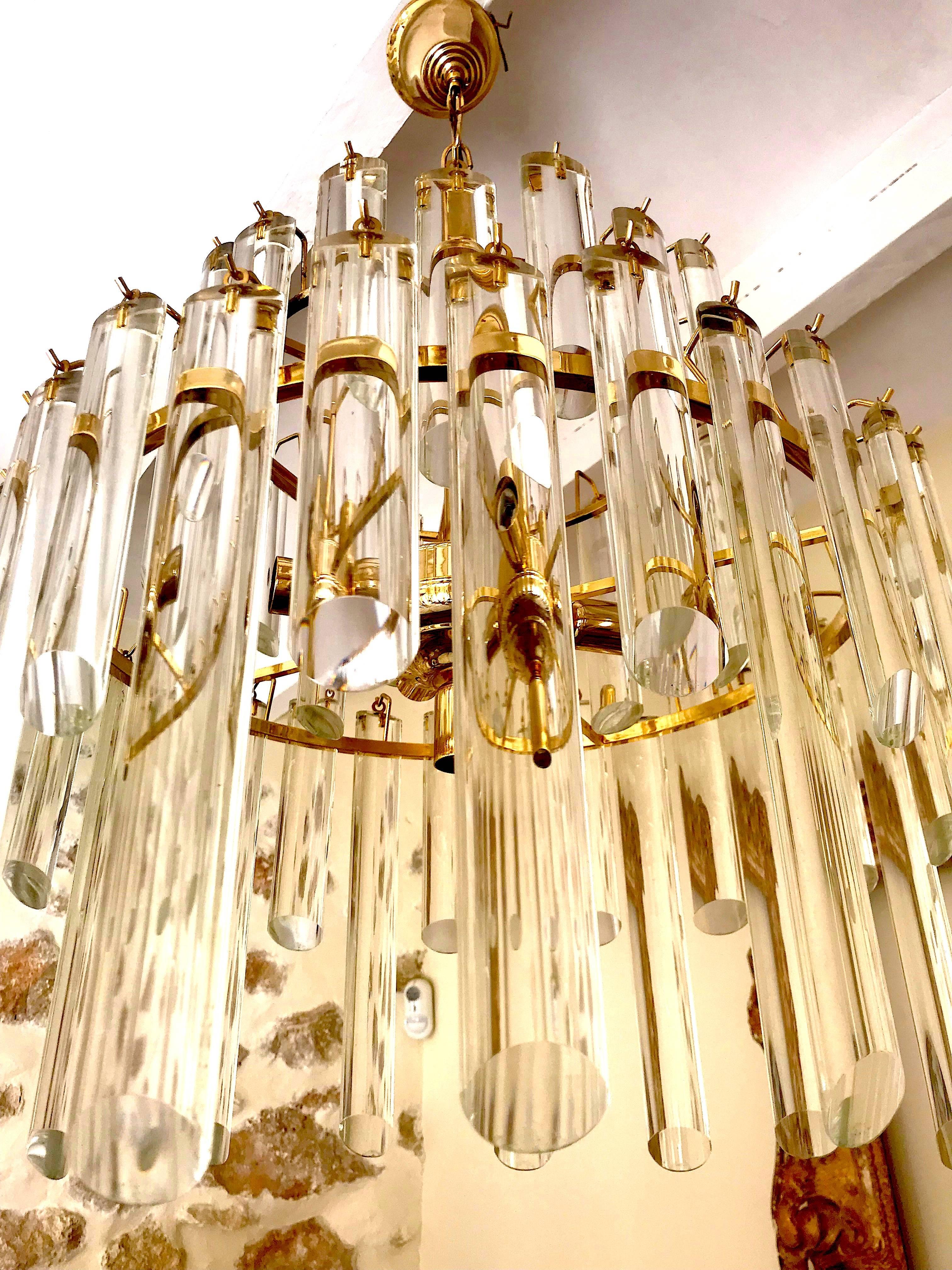 Italian Mid-Century Modern chandelier by Venini which has multi-tier cascading prisms. Consisting of clear crystals, circa 1960. Any amount of chain can be added for custom hanging length of the chandelier.
A real stunning ORIGINAL vintage period