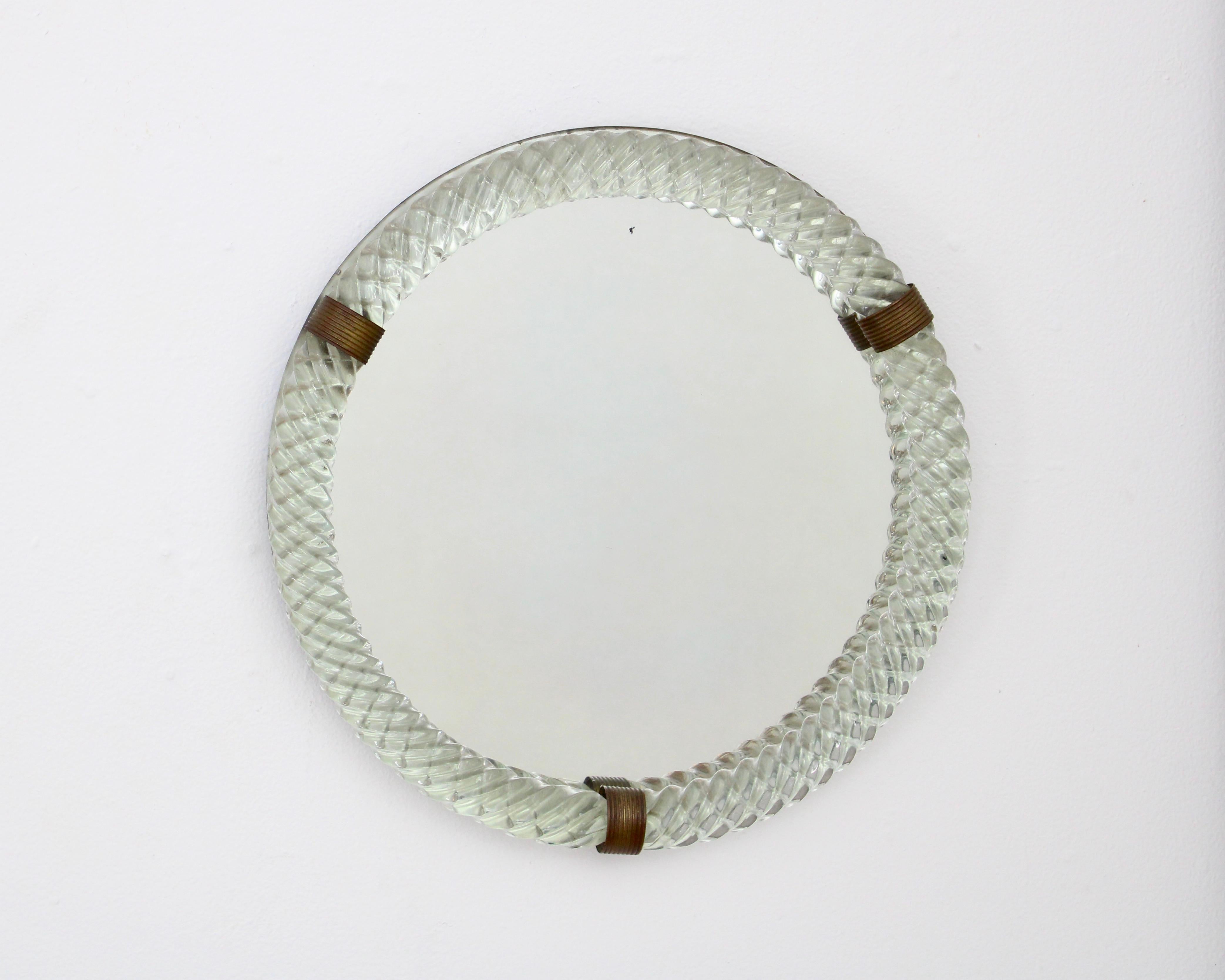 Paolo Venini for Venini cordonato round Murano glass mirror in pale green with patina brass accents. 
Unsigned. Excellent condition circa 1935 
Overall size: 16