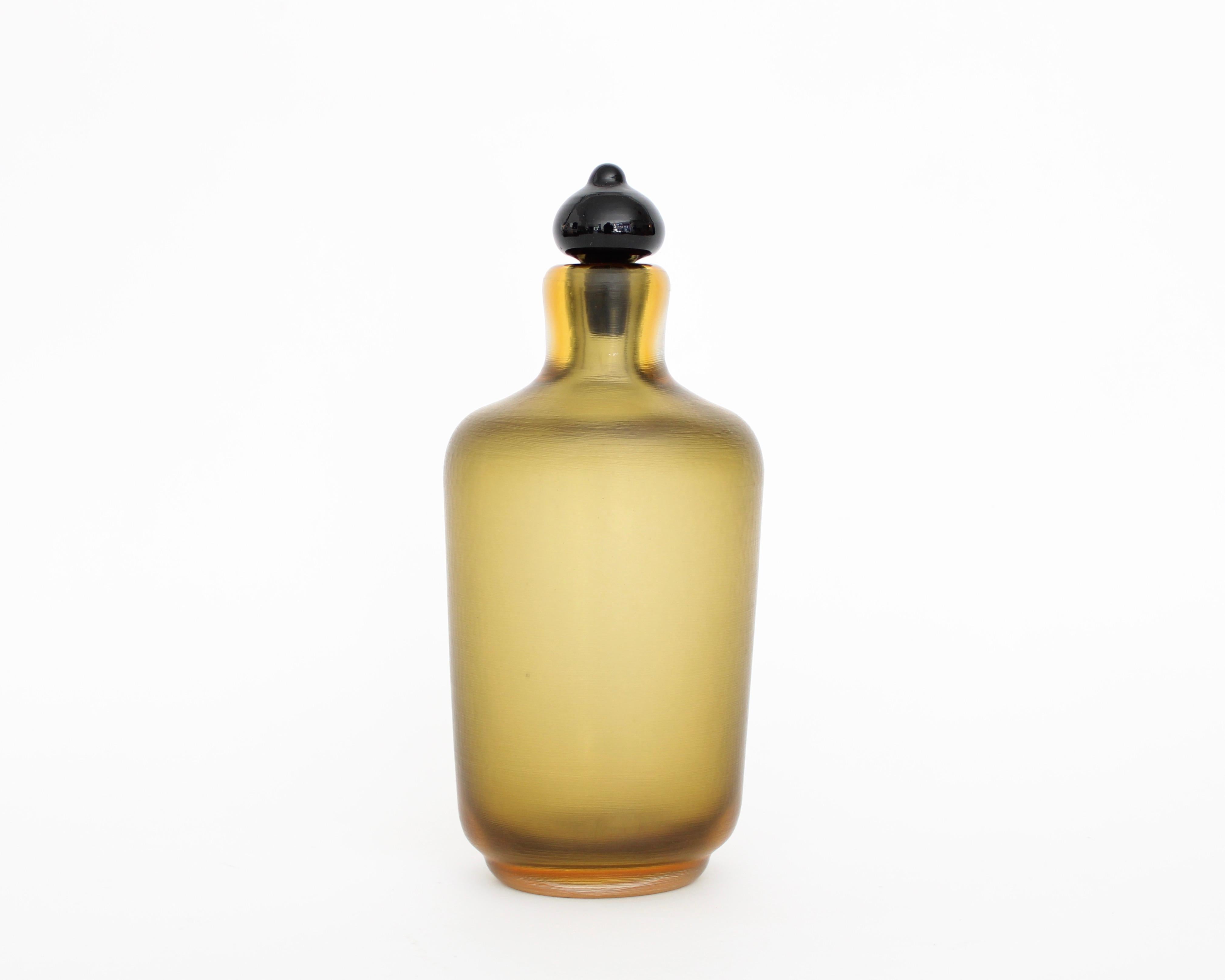 Paolo Venini for Venini Inciso Murano Amber Glass Italian Bottle In Excellent Condition In Chicago, IL