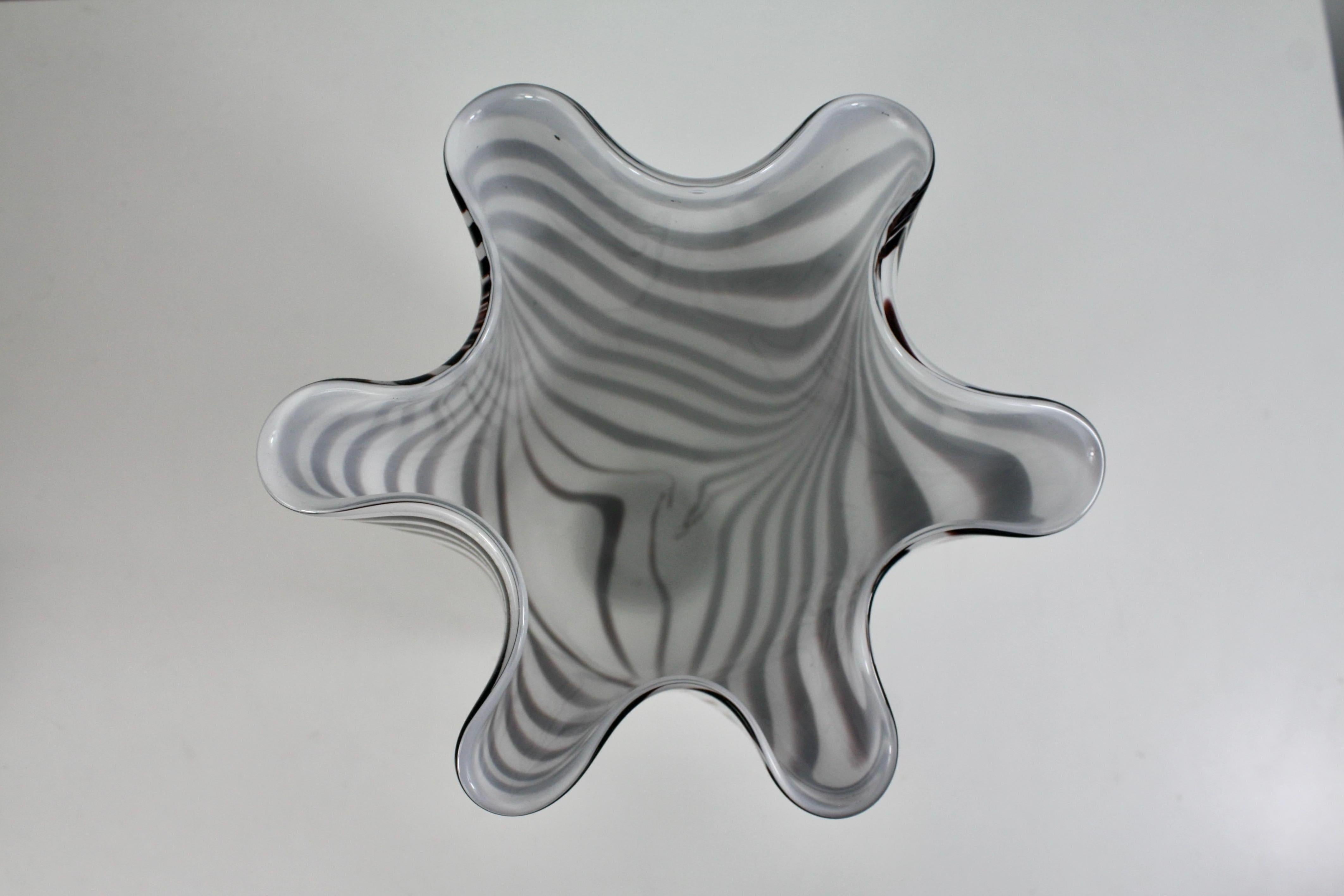 Paolo Venini & Fulvio Bianconi “Fazzoletti” Murano Glass Vase, Italy, 1950s in vendita 3
