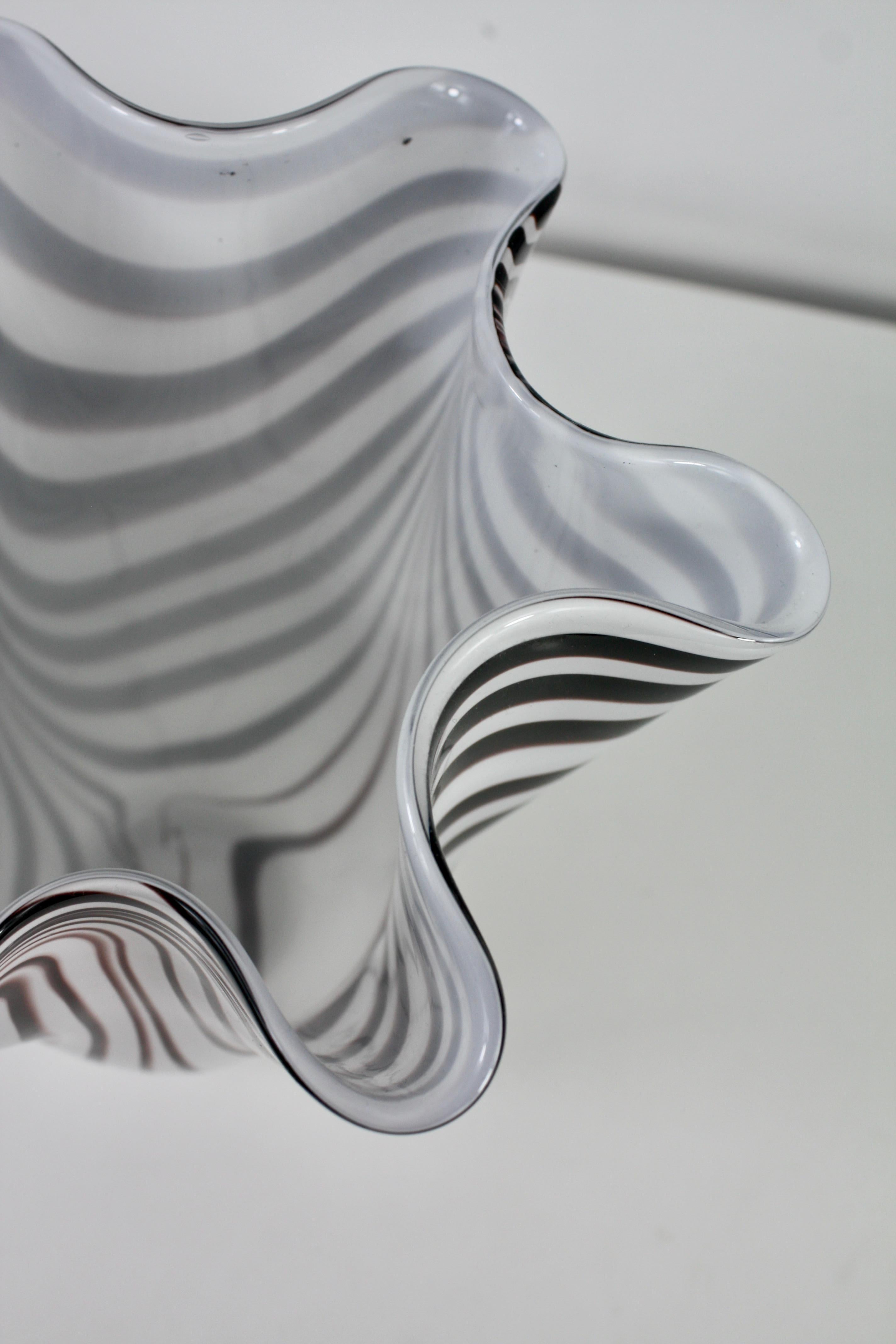 Paolo Venini & Fulvio Bianconi “Fazzoletti” Murano Glass Vase, Italy, 1950s in vendita 4