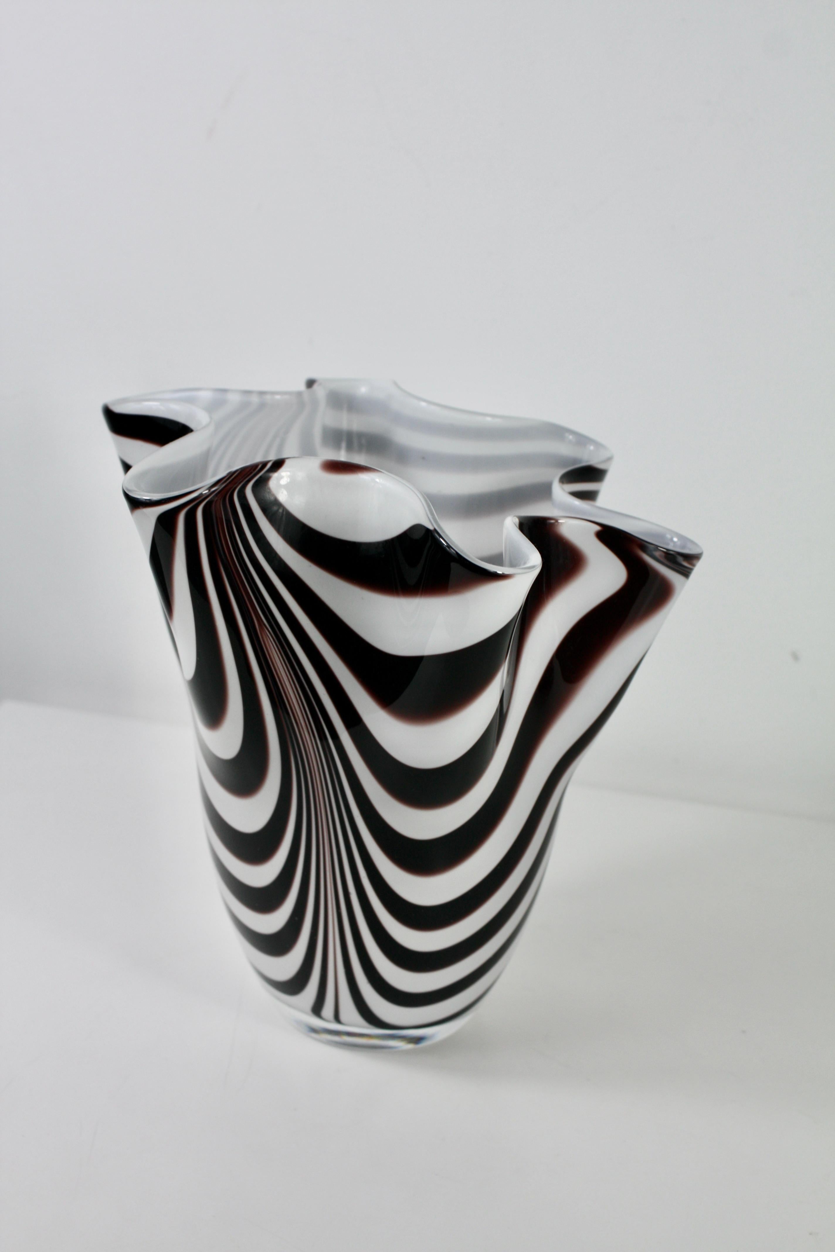 Italiano Paolo Venini & Fulvio Bianconi “Fazzoletti” Murano Glass Vase, Italy, 1950s in vendita