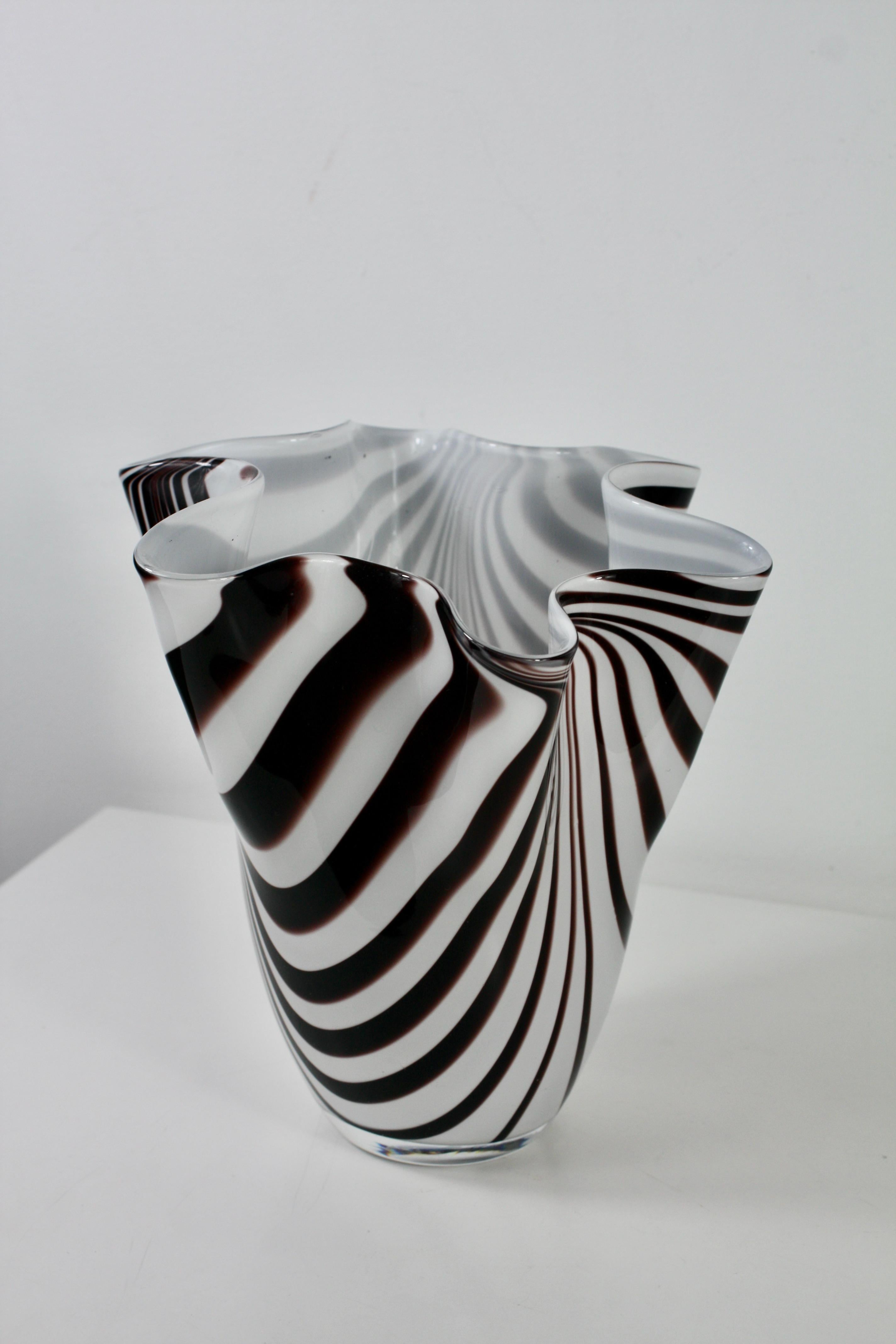 Paolo Venini & Fulvio Bianconi “Fazzoletti” Murano Glass Vase, Italy, 1950s In condizioni buone in vendita a Västra Frölunda, SE