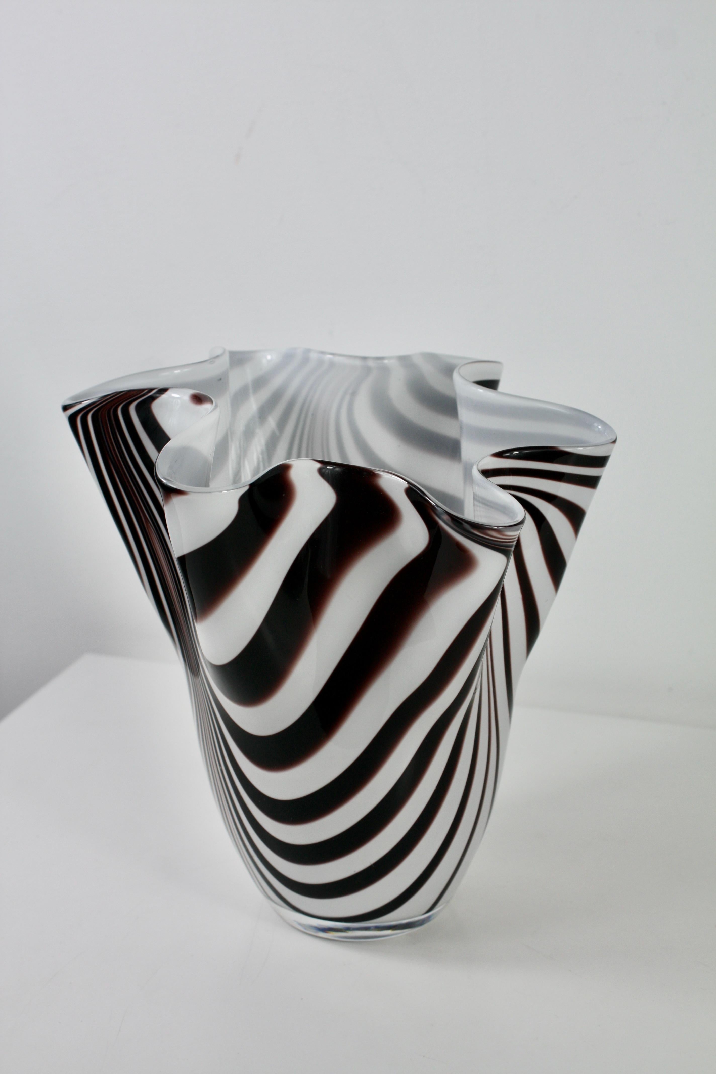 Metà XX secolo Paolo Venini & Fulvio Bianconi “Fazzoletti” Murano Glass Vase, Italy, 1950s in vendita