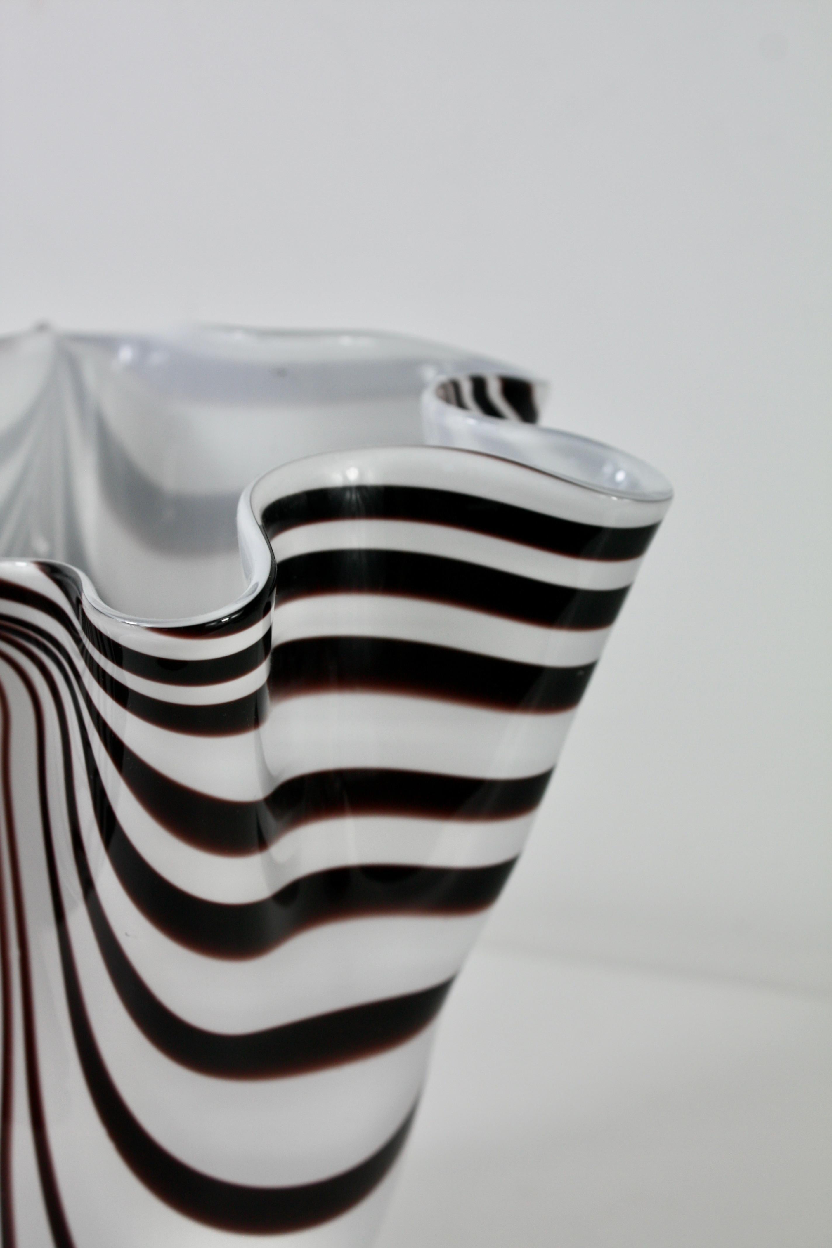 Paolo Venini & Fulvio Bianconi “Fazzoletti” Murano Glass Vase, Italy, 1950s in vendita 1