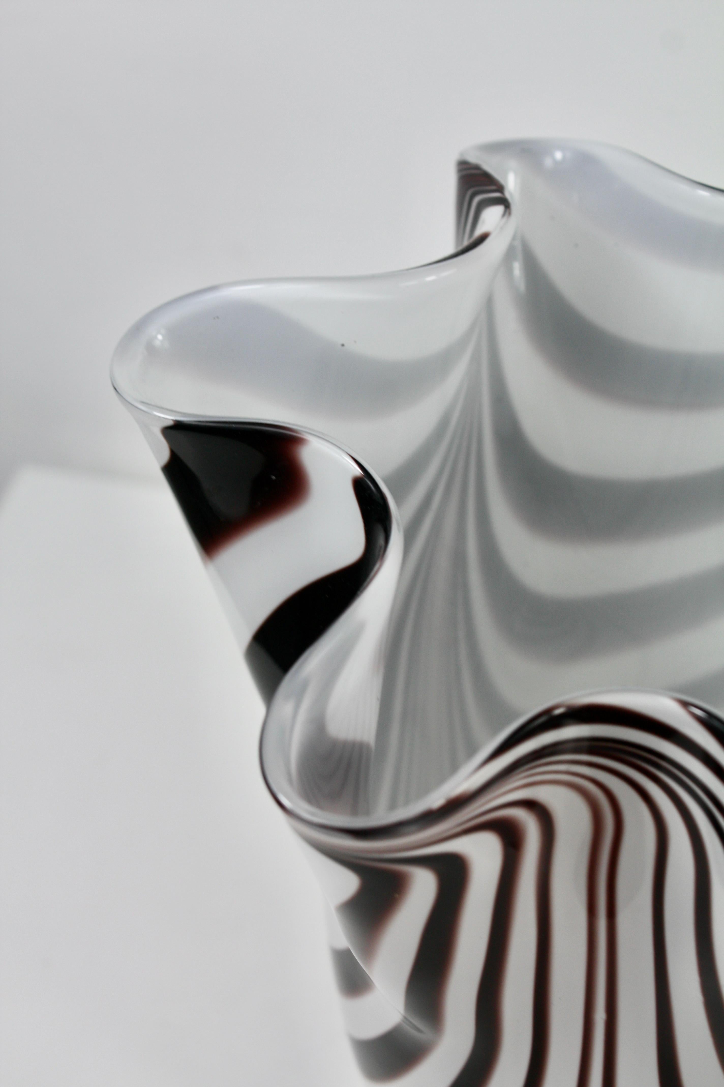 Paolo Venini & Fulvio Bianconi “Fazzoletti” Murano Glass Vase, Italy, 1950s in vendita 2