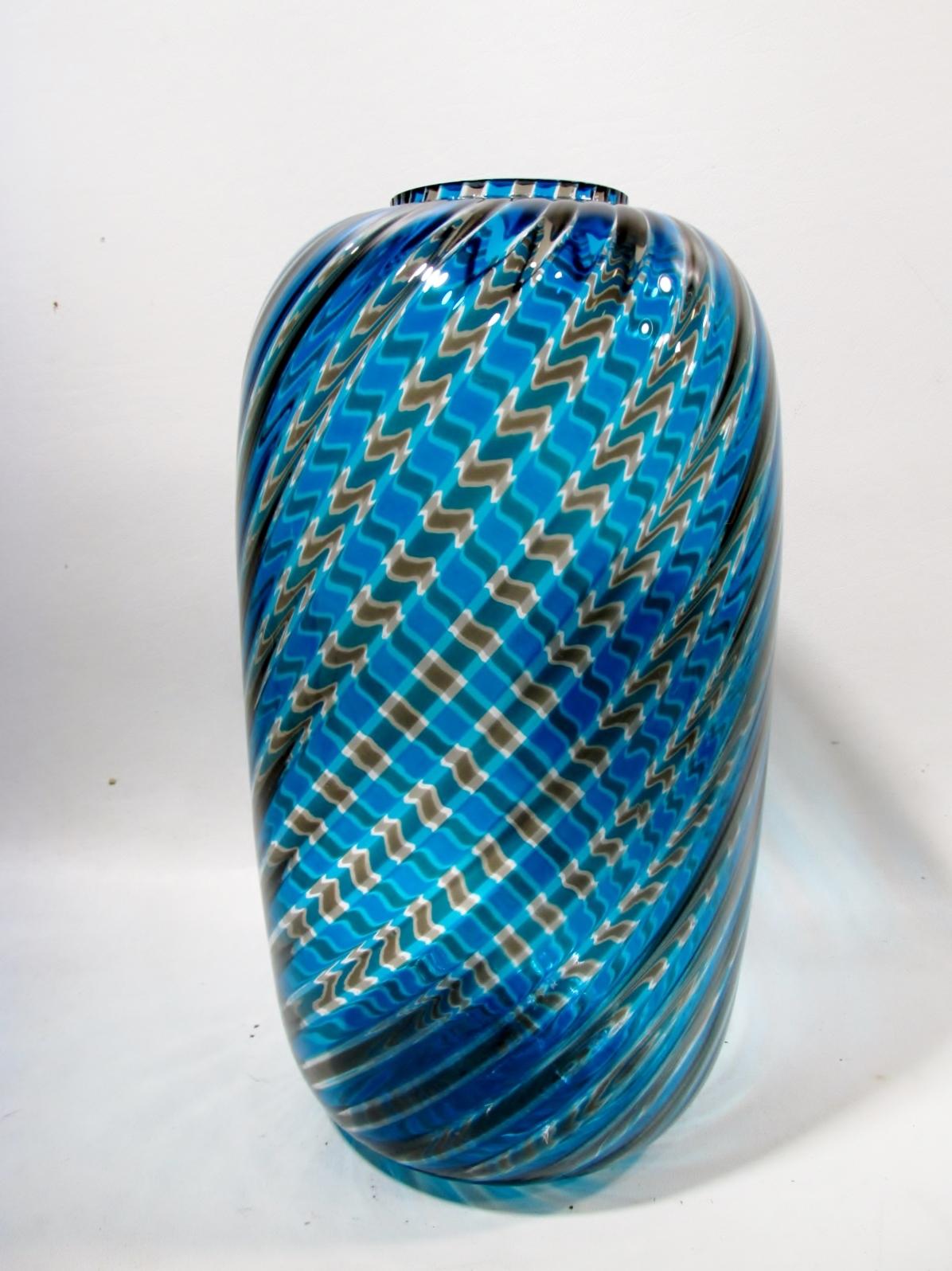 Paolo Venini: Midcentury a Canna Swirl Vase Italienisch, venetianisches Muranoglas (Moderne) im Angebot