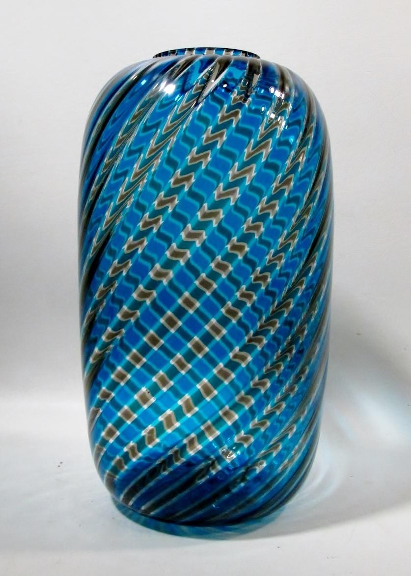 Paolo Venini Midcentury a Canna Swirl Vase Italian Venetian Murano Glass In Good Condition For Sale In Denver, CO