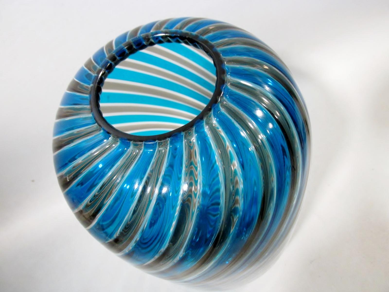 Art Glass Paolo Venini Midcentury a Canna Swirl Vase Italian Venetian Murano Glass For Sale