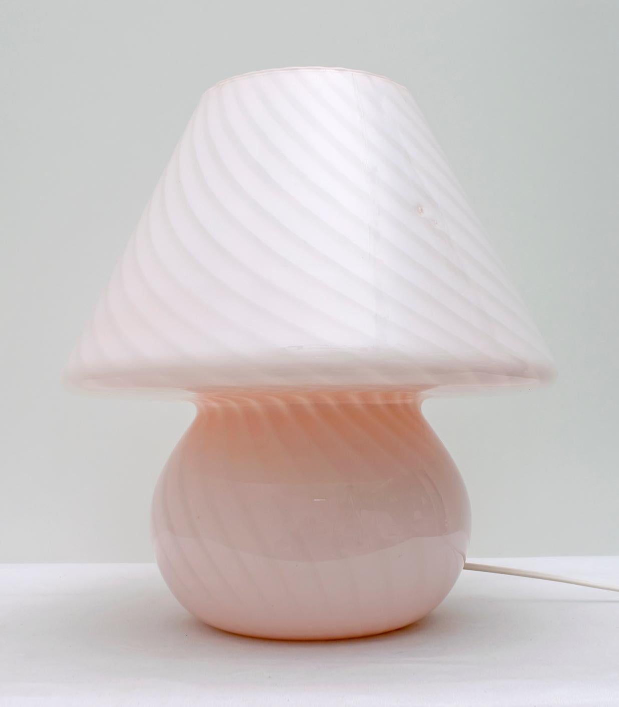 Mushroom-shaped table lamp, Murano glass vortex processing, Venini late 1970s.