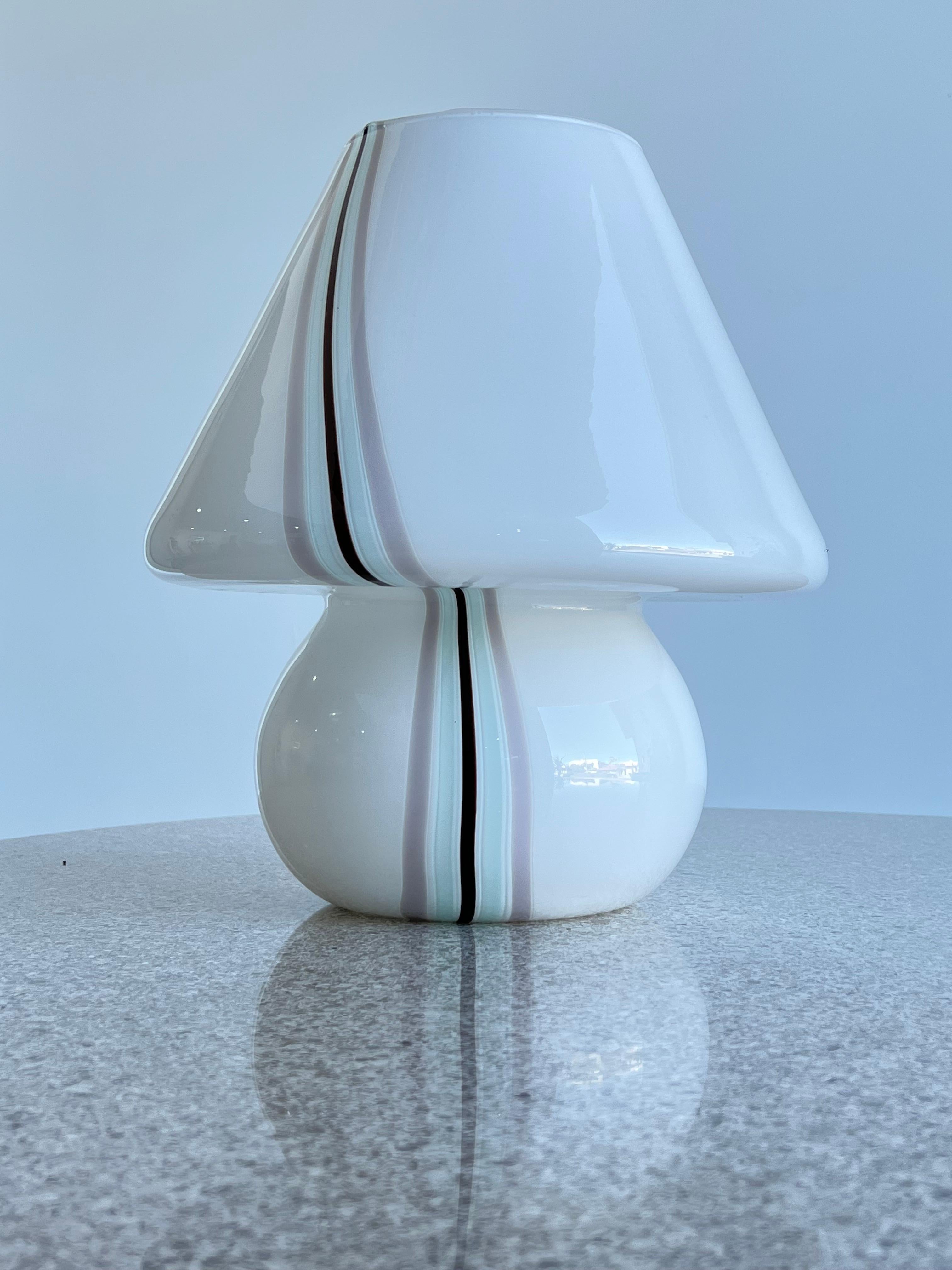 Beutifull Lampe de table en forme de champignon, verre de Murano par Paolo Venini 1970.