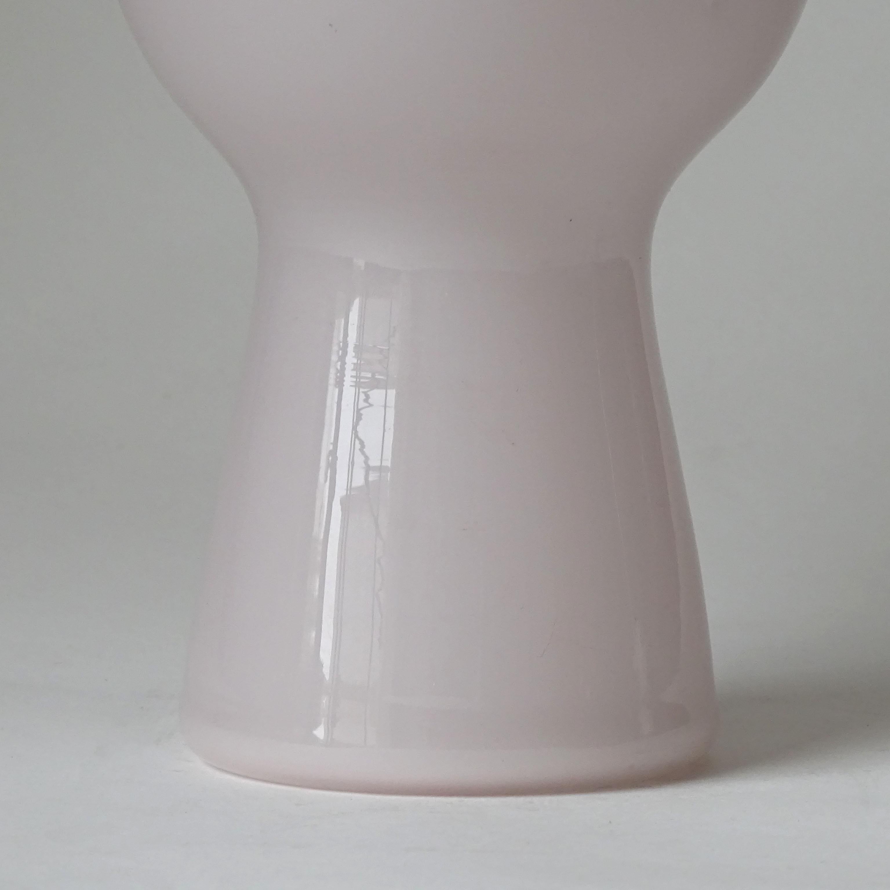 Paolo Venini Pair of Antique Pink Opalino Murano Glass Table Lamps for Venini In Good Condition For Sale In Milan, IT