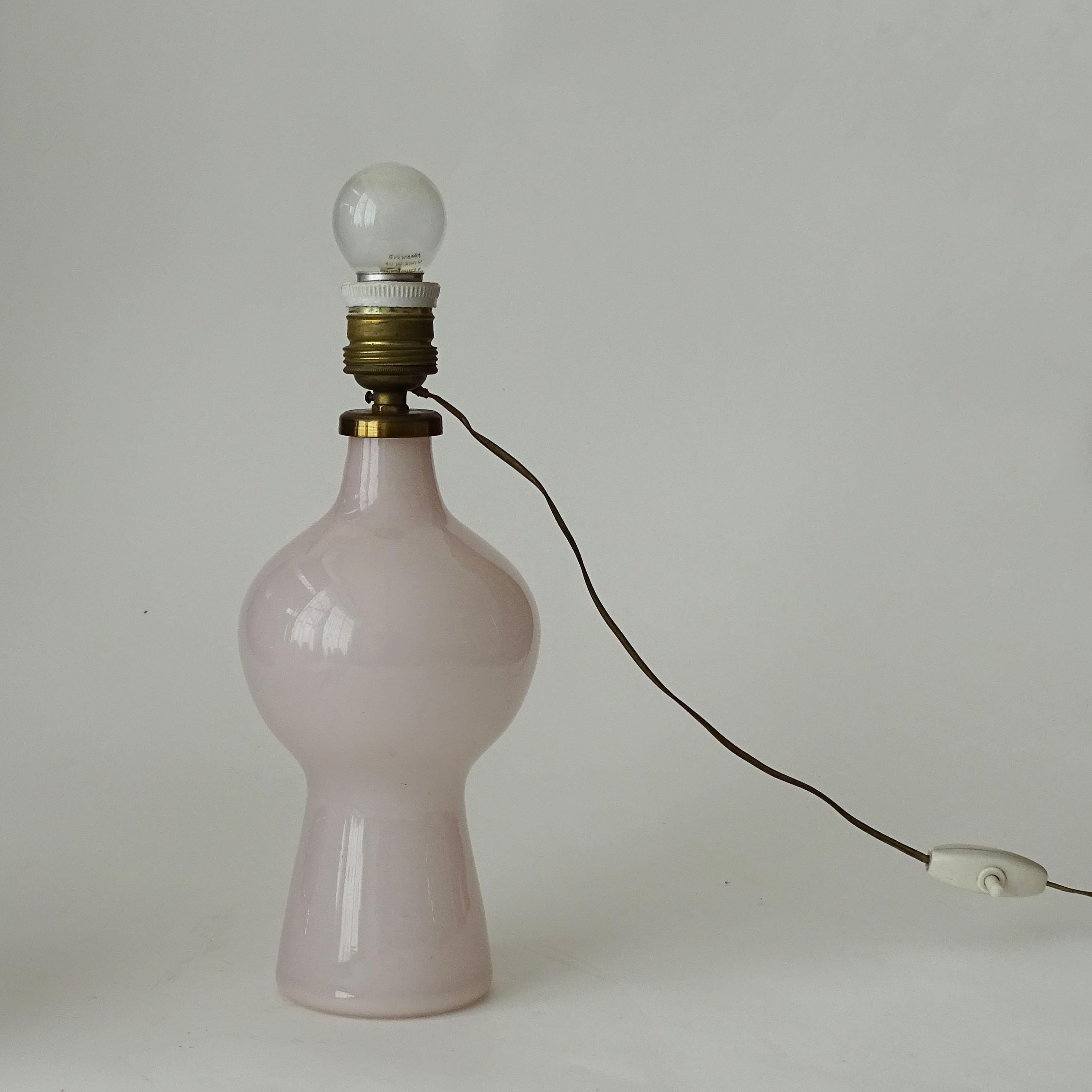 Paolo Venini Pair of Antique Pink Opalino Murano Glass Table Lamps for Venini For Sale 1