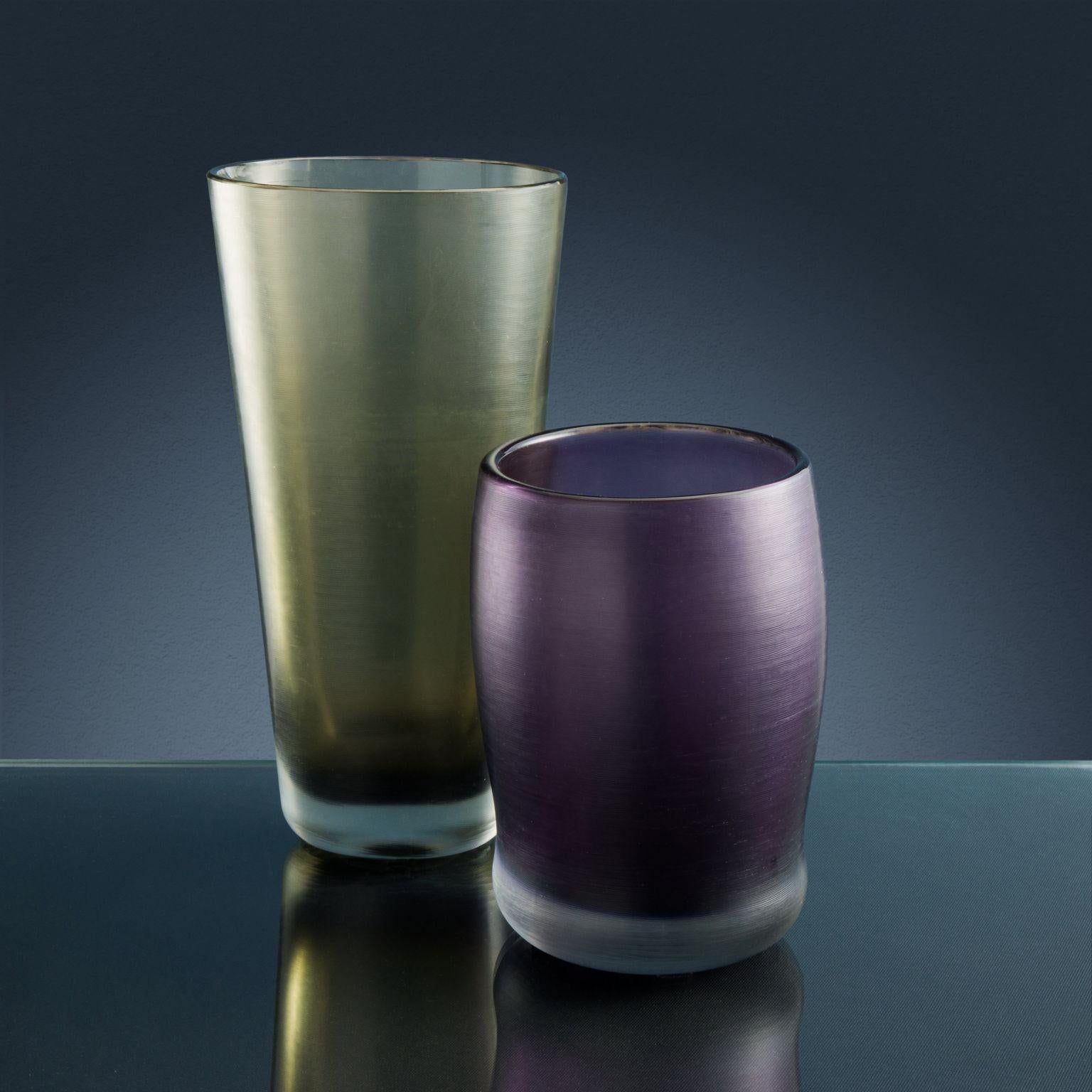 Pair of Murano glass vases of different sizes, “Incisi” series, made to designs by Paolo Venini. Heavy violet and iron gray glass in superimposed colors, finished with light horizontal incisions on the entire surface. Drawings n° 3681 and 4810 of