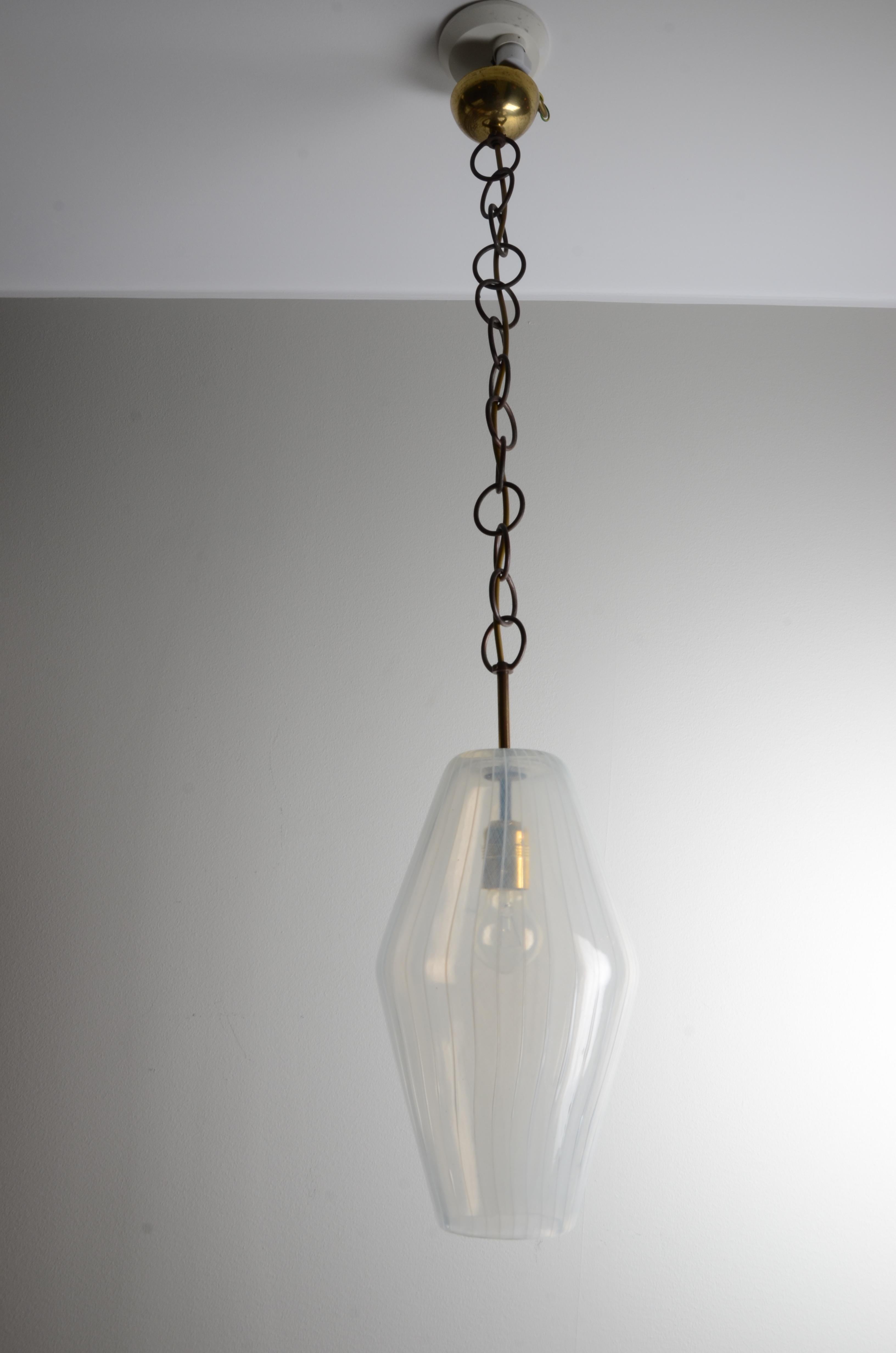 Pendentif en verre de Murano, par Paolo Venini, Italie, années 1950.

Hauteur totale 100 cm.