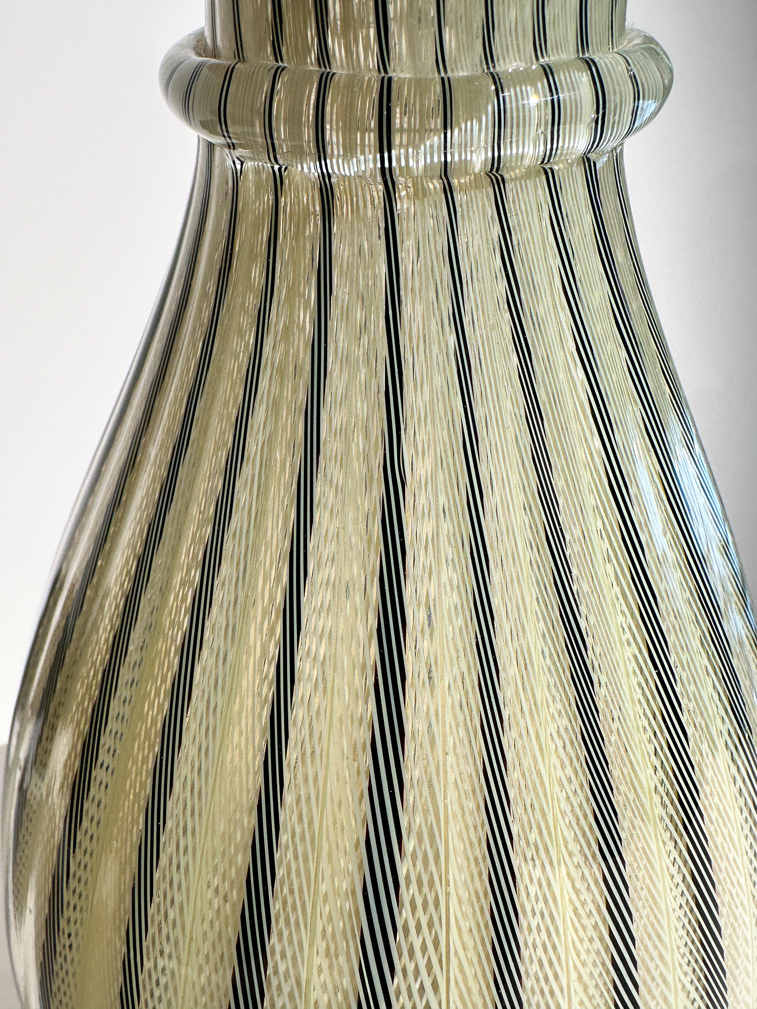 Vase Paolo Venini Vase en verre Murano Zanfirico Italie années 1950 en vente 3
