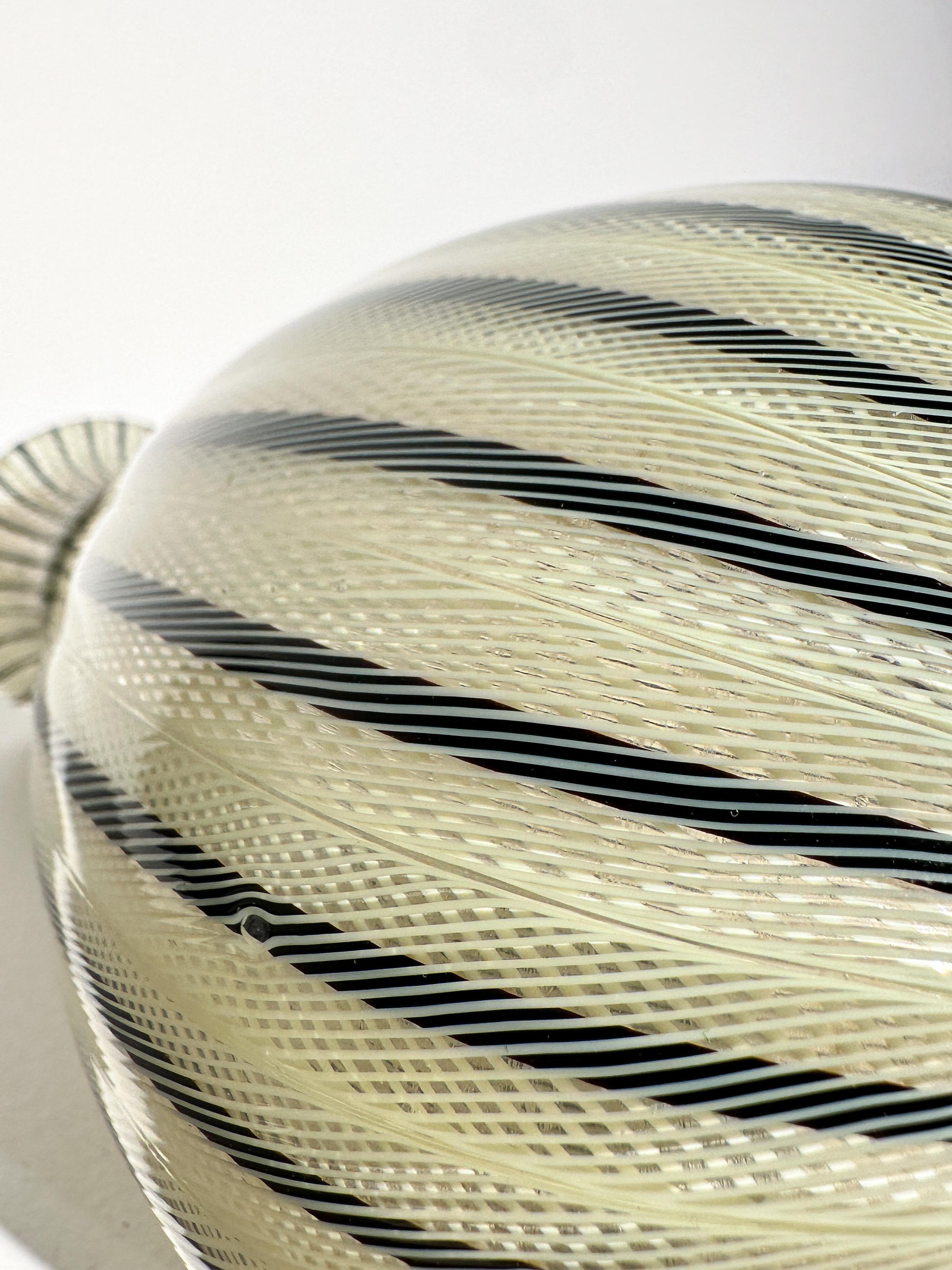 Vase Paolo Venini Vase en verre Murano Zanfirico Italie années 1950 en vente 5