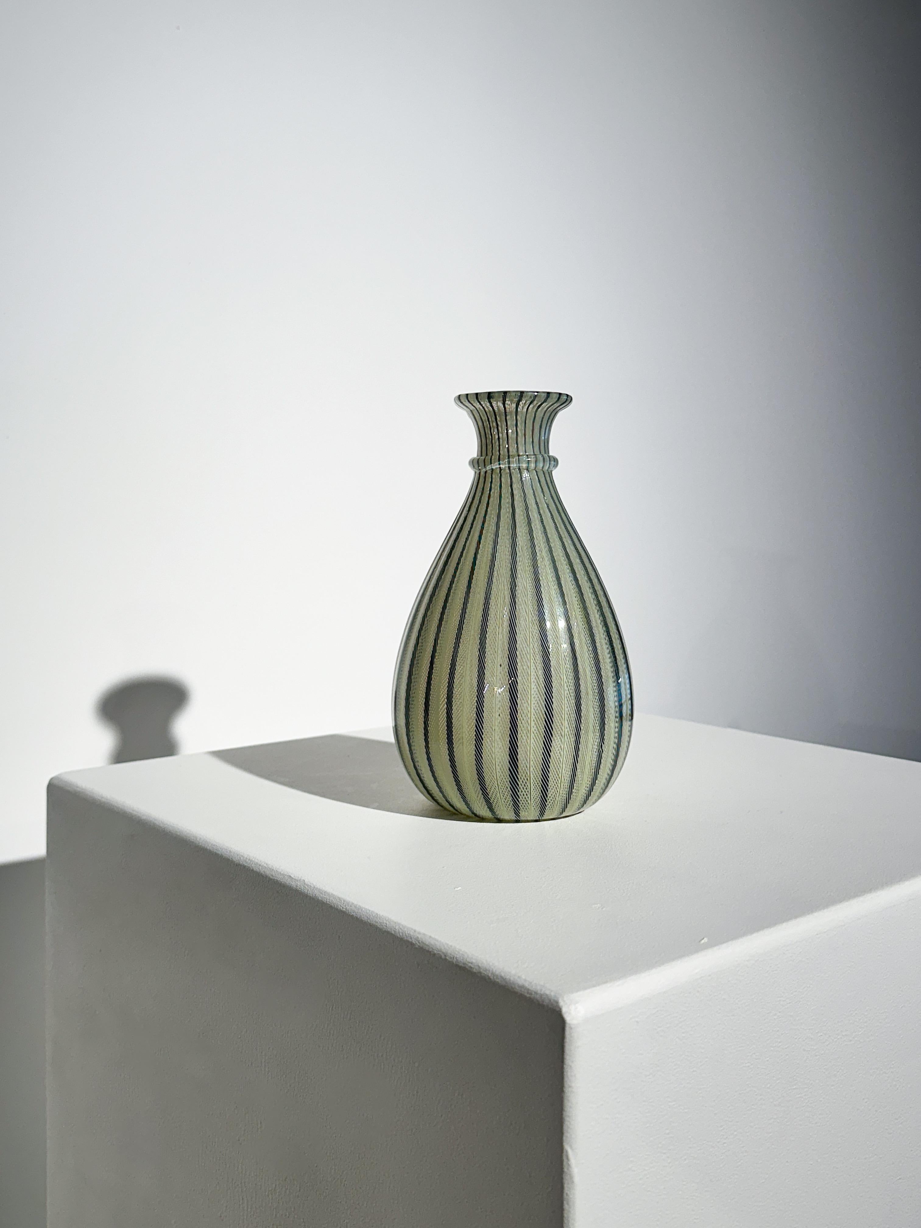 italien Vase Paolo Venini Vase en verre Murano Zanfirico Italie années 1950 en vente