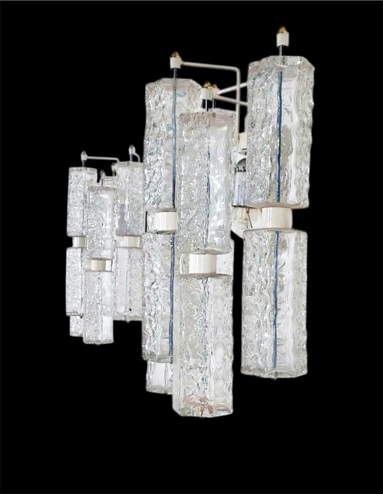 Grande illuminazione da parete Venini in vetro di Murano! Rarissimo modello originale del primo periodo di Paolo Venini Design. Pièce iconique dell'opera di Venini Maker . Pièce di vetro artistico di Murano anni '60 
Composto da 10 vetri realizzati