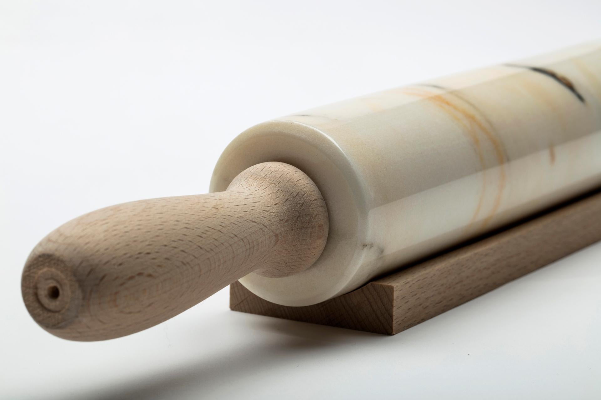 Handgefertigte Paonazzo-Marmor-Rollnadel mit Holzgriffen im Zustand „Neu“ im Angebot in Carrara, IT