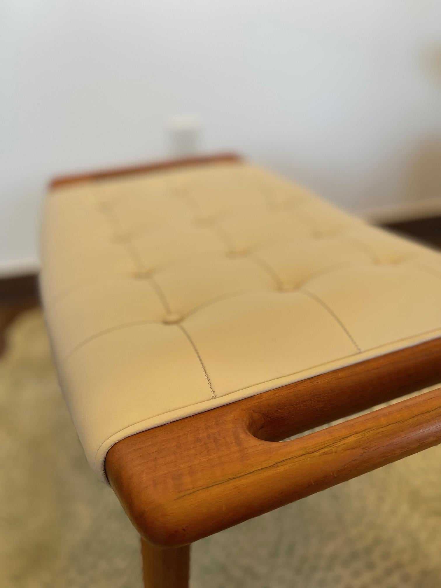 Papa Bear Chair and Footstool In Excellent Condition For Sale In Saint Louis, US