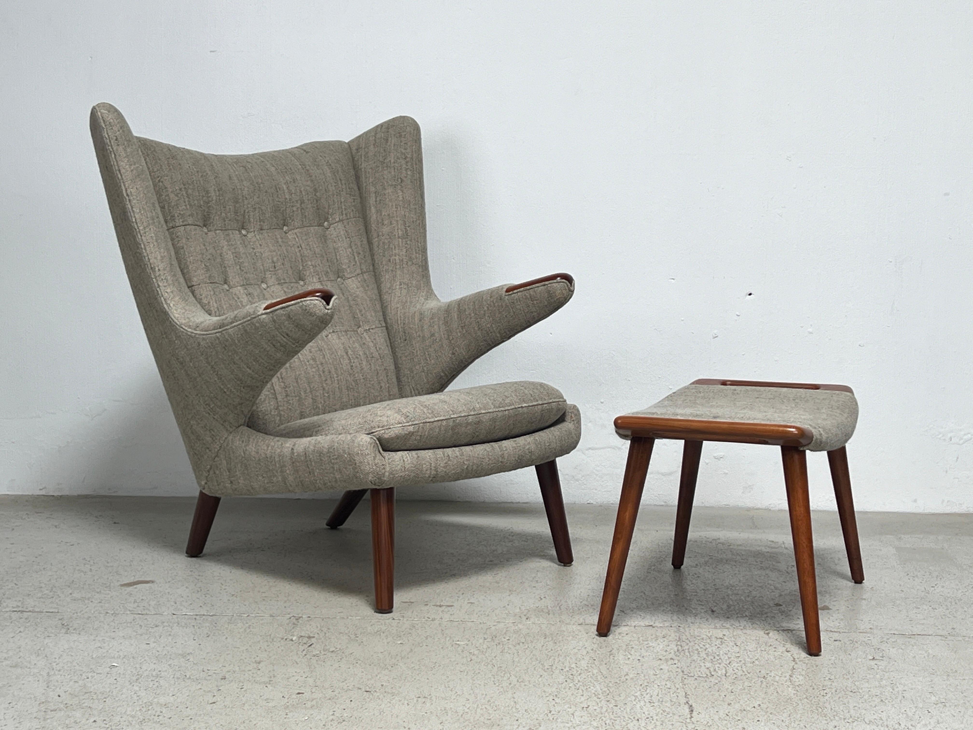 Papa-Bär-Stuhl und Ottomane von Hans Wegner für A.P Stolen im Angebot 11