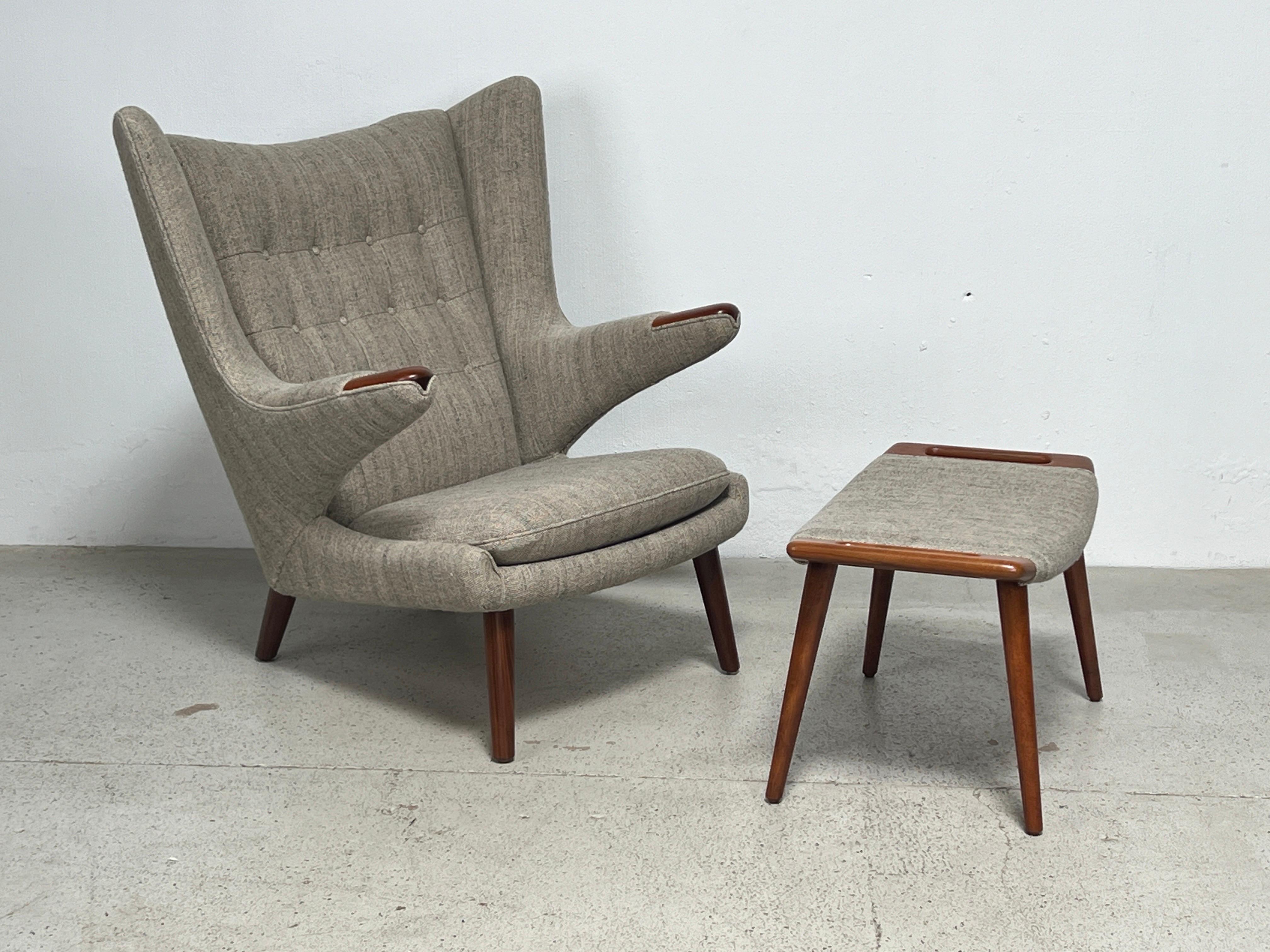 Papa-Bär-Stuhl und Ottomane von Hans Wegner für A.P Stolen im Angebot 12