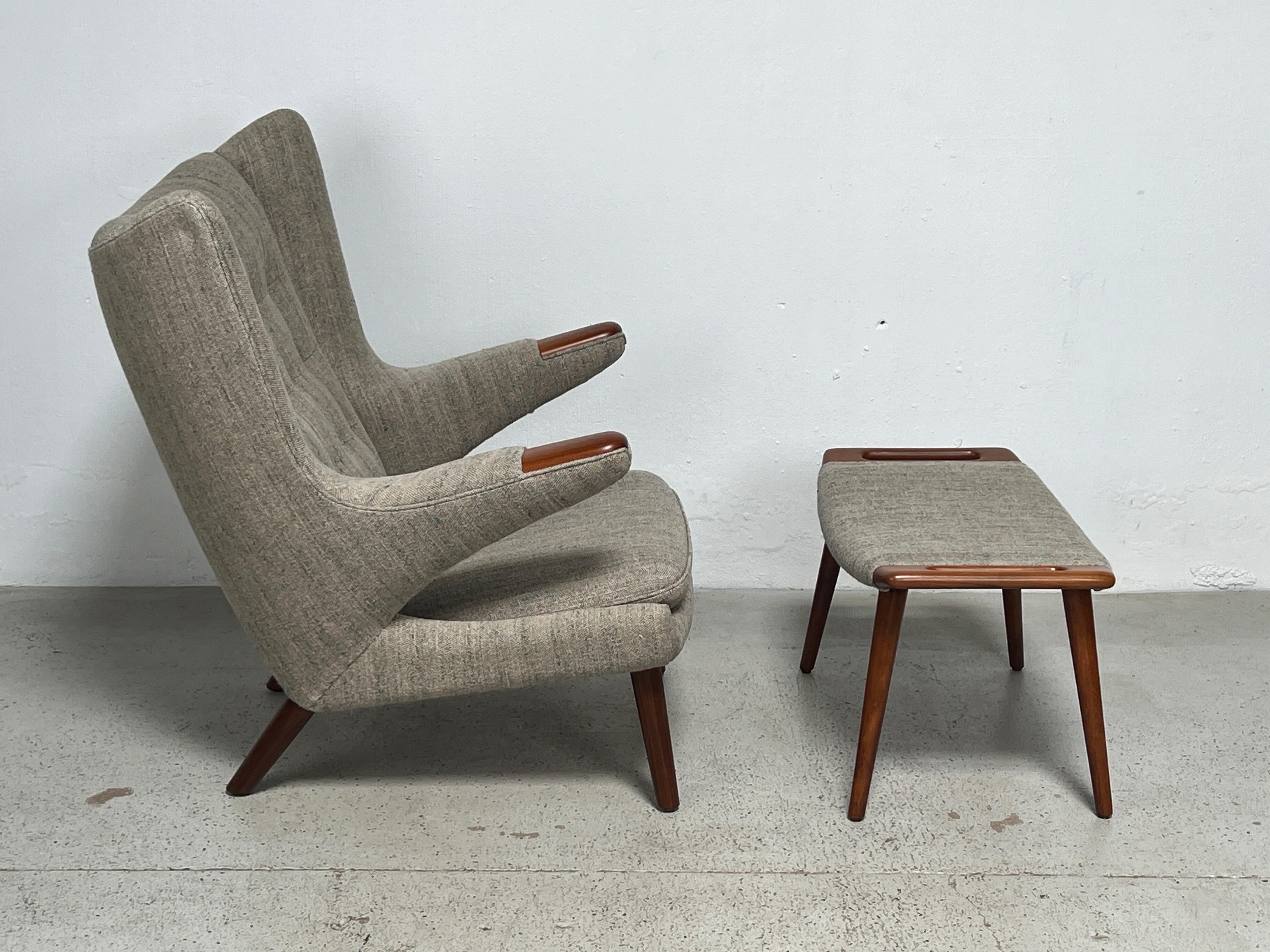 Papa-Bär-Stuhl und Ottomane von Hans Wegner für A.P Stolen im Zustand „Gut“ im Angebot in Dallas, TX