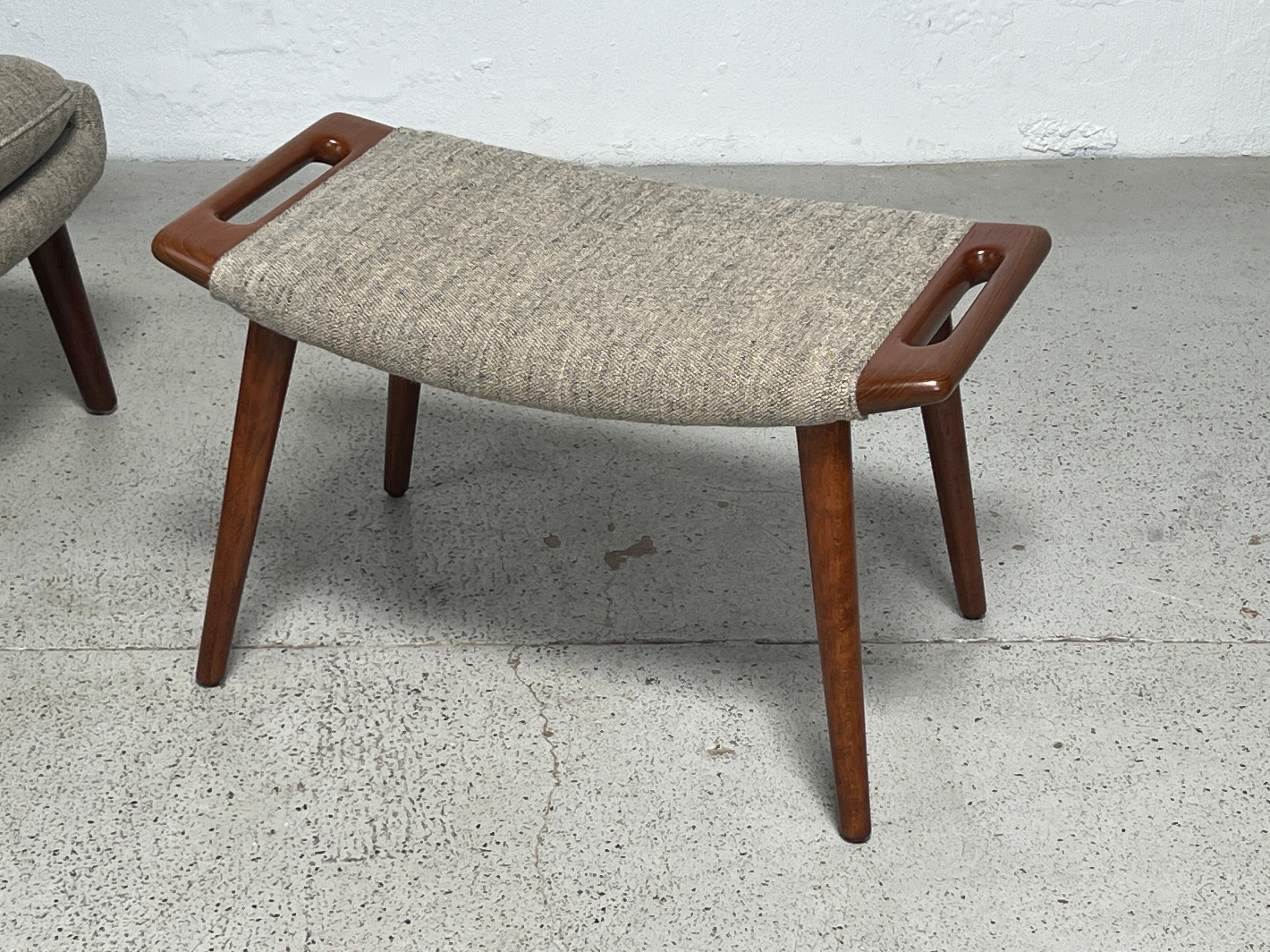 Papa-Bär-Stuhl und Ottomane von Hans Wegner für A.P Stolen im Angebot 3