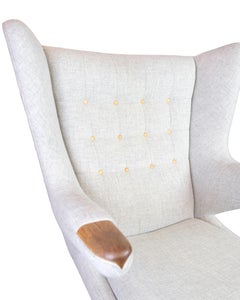Silla Papa Bear Modelo AP 19 En Hallingdal Gris Con Clavos De Teca By Hans J. Wegner