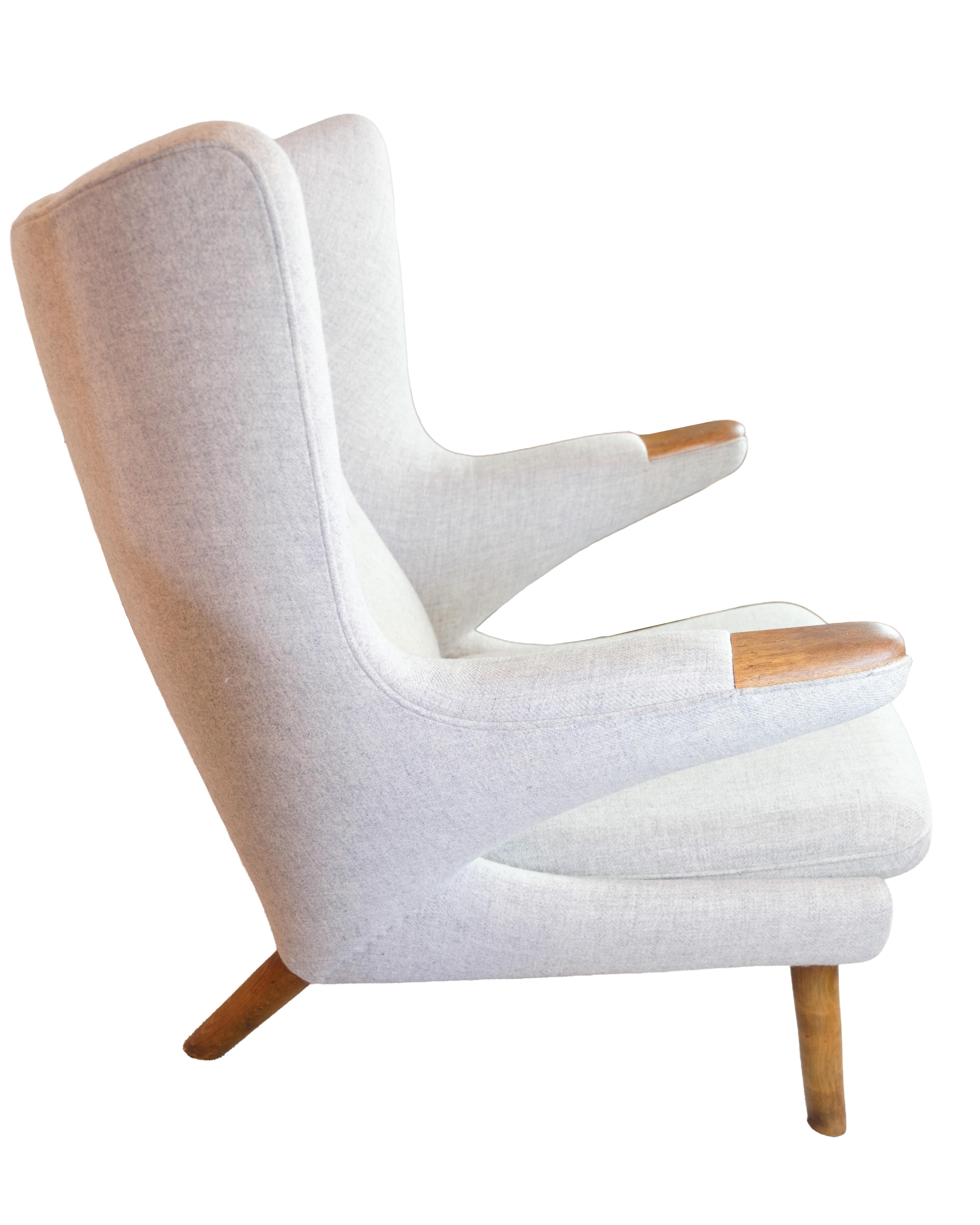 Papa Bär Stuhl Model No. 19 In Grau Hallingdal Mit Teak Nägel Von Hans J. Wegner im Angebot 1