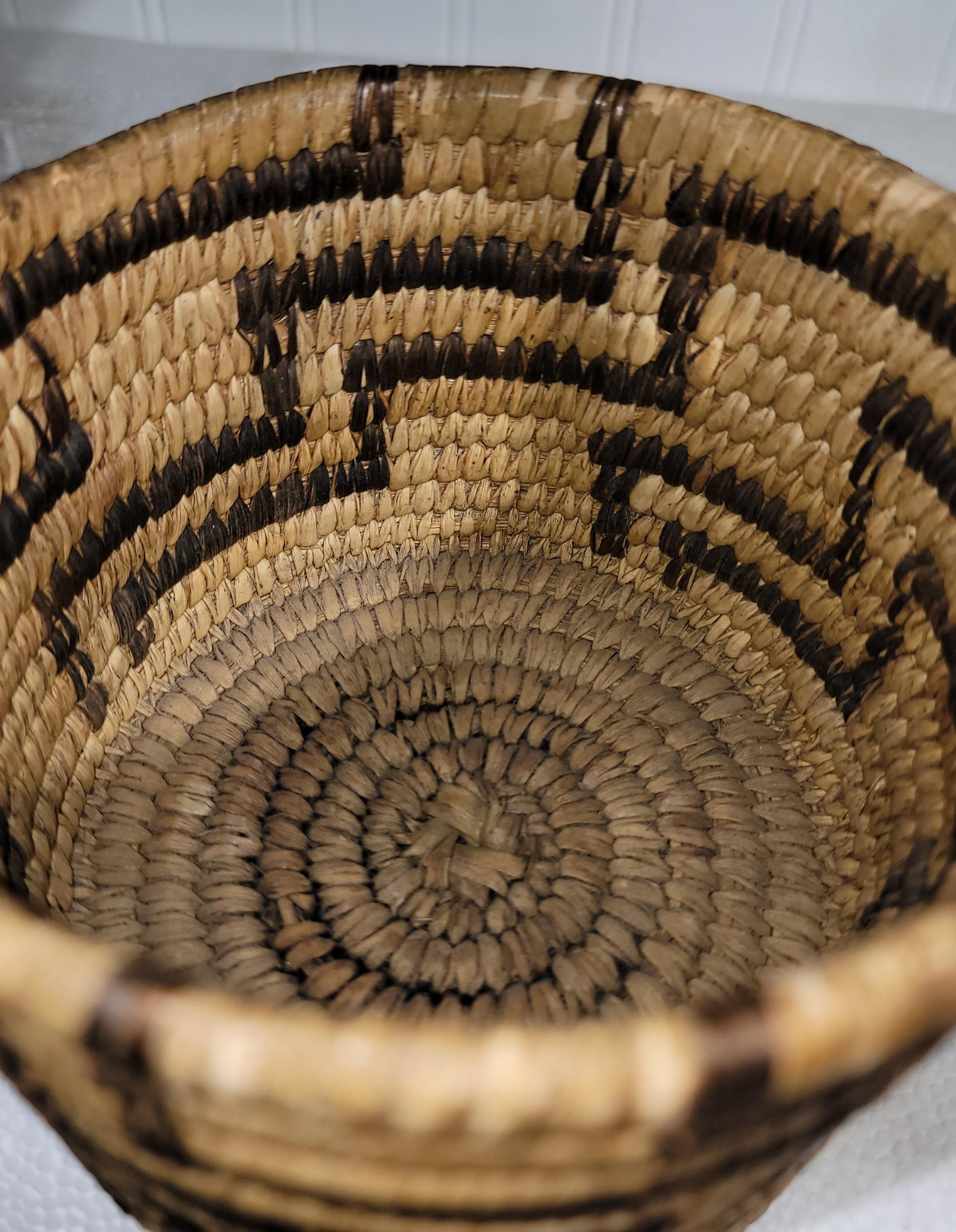 Papago Indian Basket W/ Handle In Good Condition For Sale In Los Angeles, CA