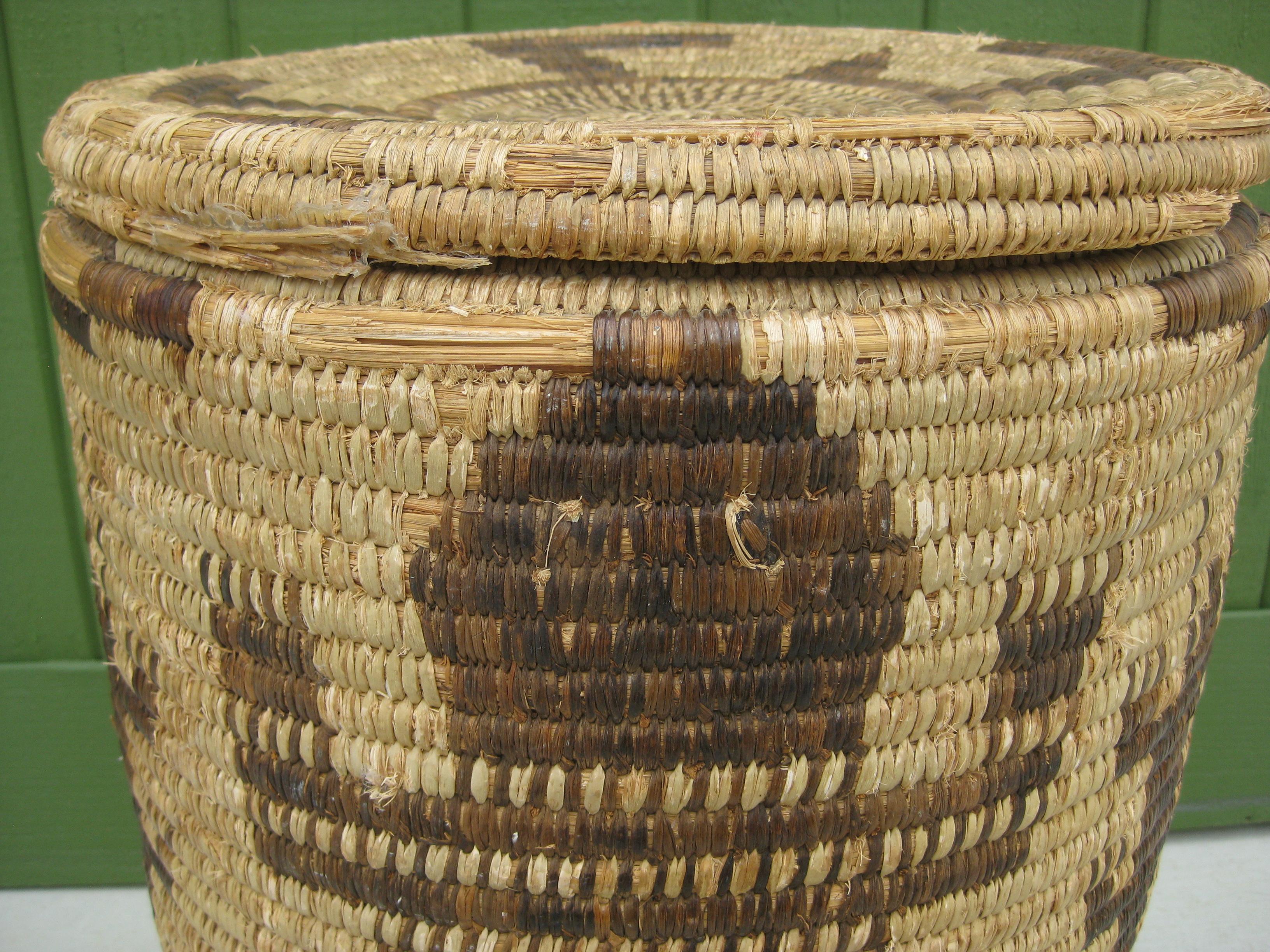 Fait main Papago Native American Indian Pictorial Coiled Lidded Olla Basket HUGE ! en vente